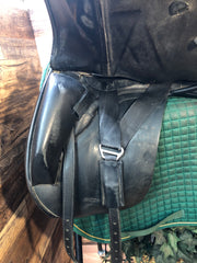 17.5" Detente Dressage Saddle