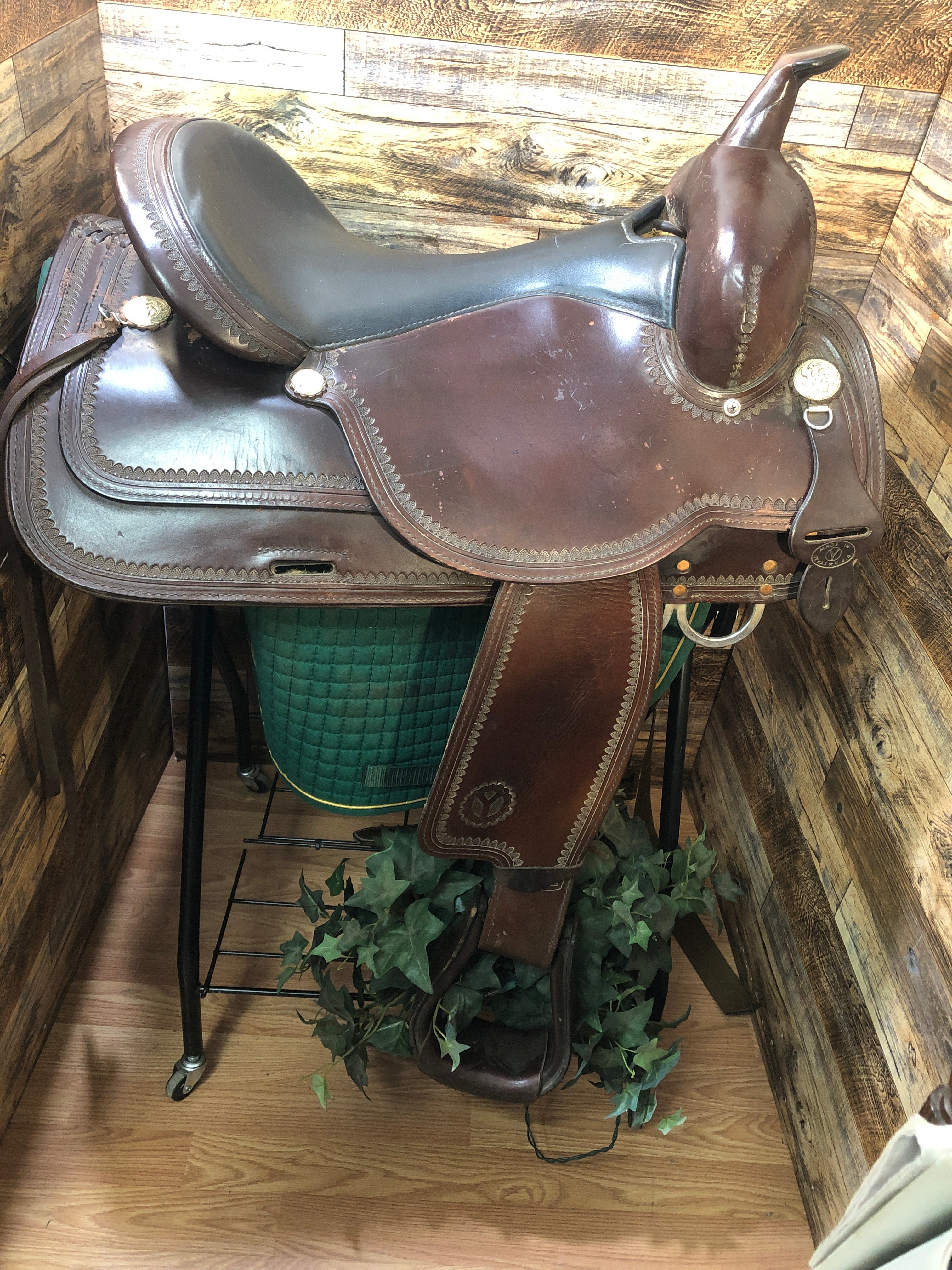 17" Flex Lite Circle Y Saddle