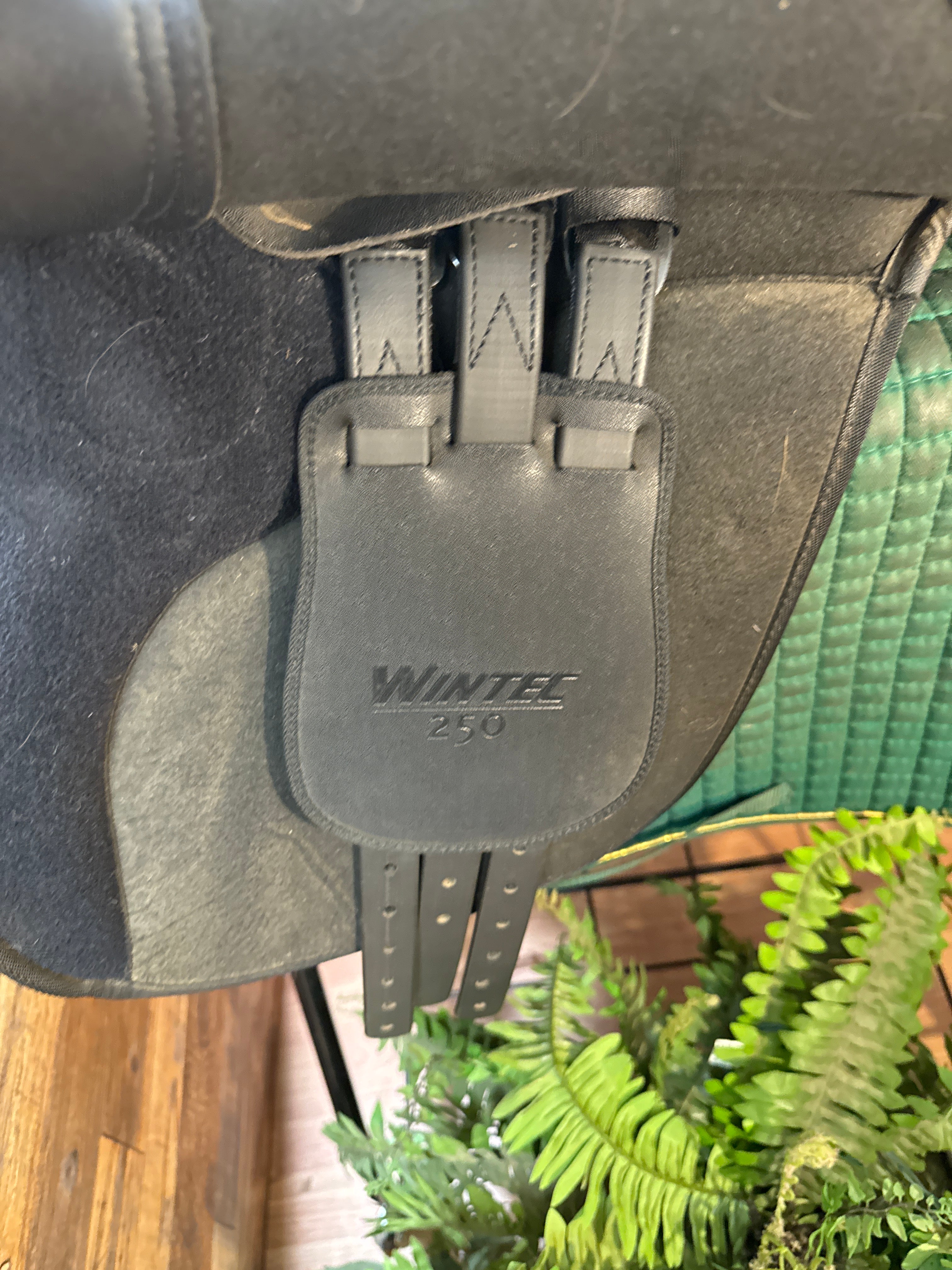 17" Wintec AP Saddle Adjust 250