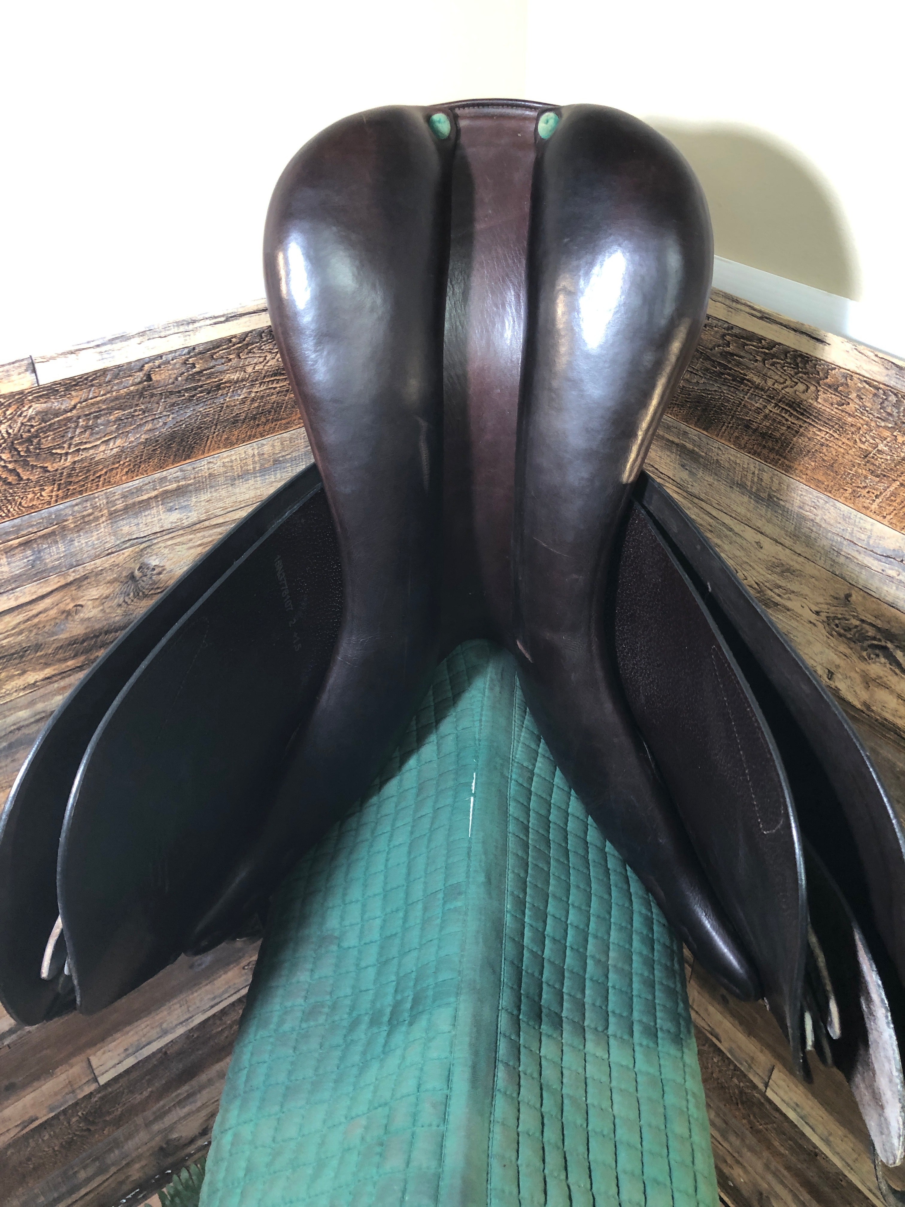 18" Vega Jump Saddle 5"Tree/13" Flap