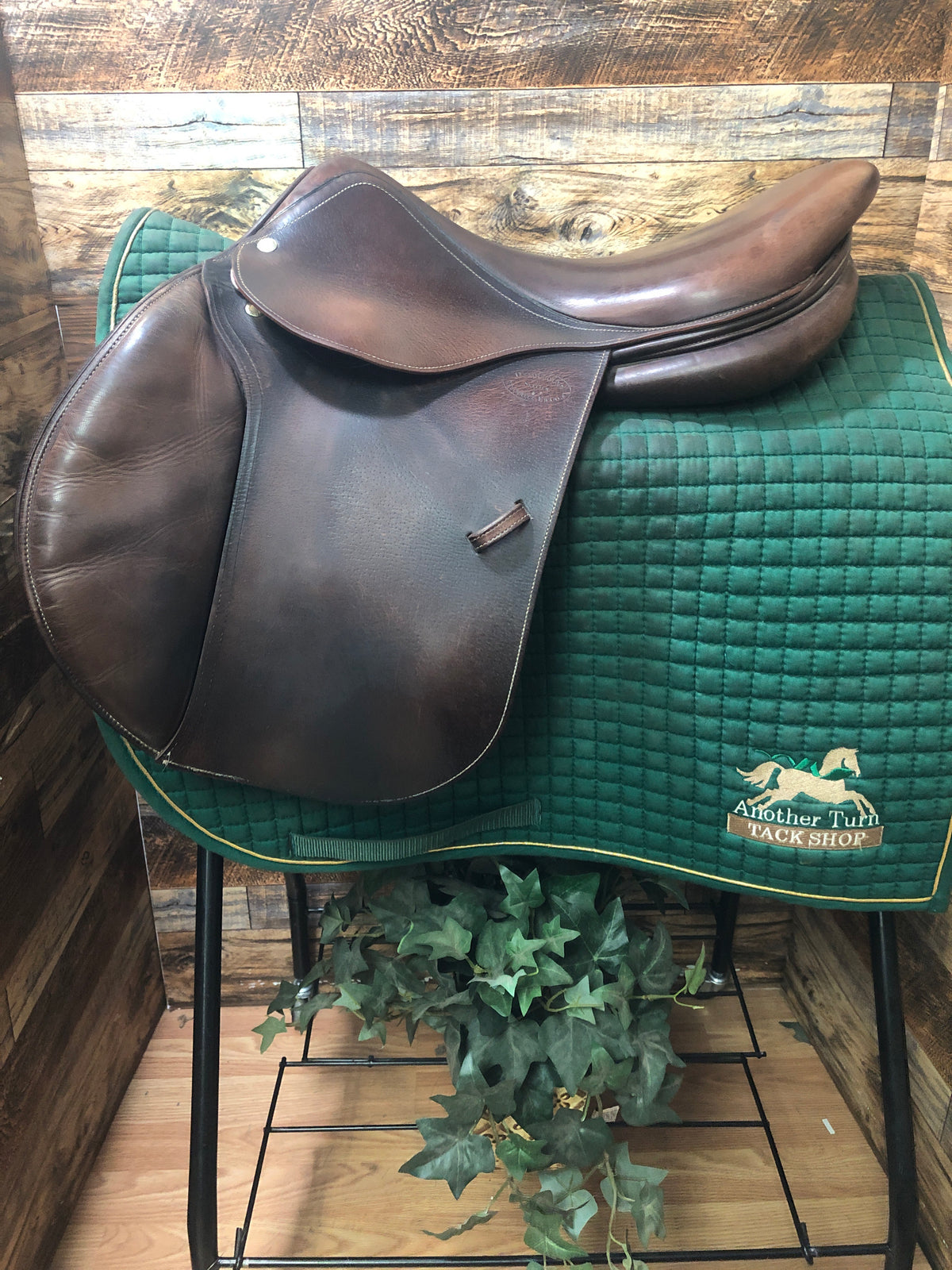 17" Devoucoux Close Contact Saddle (2007)