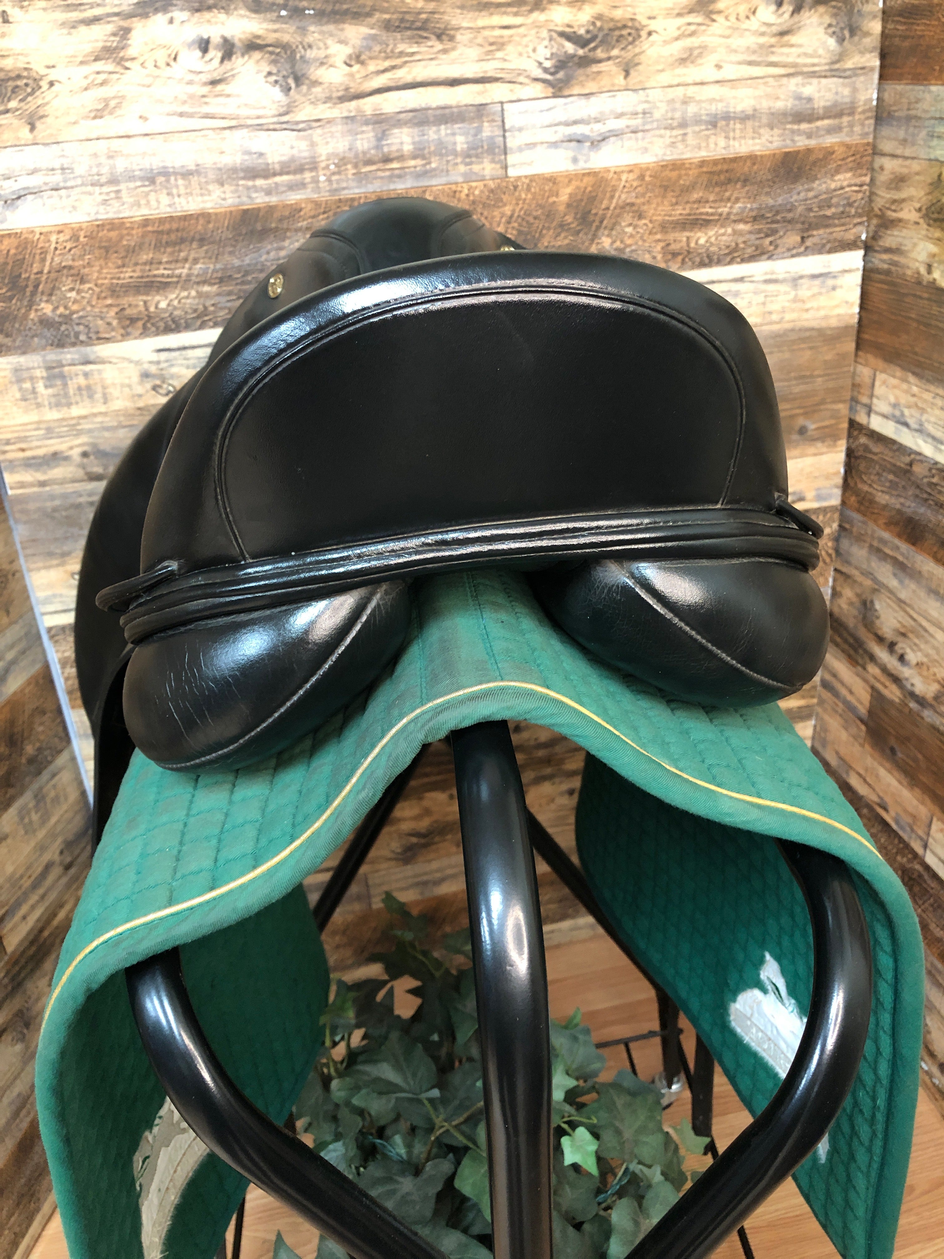 17.5" Kent & Masters Dressage Saddle