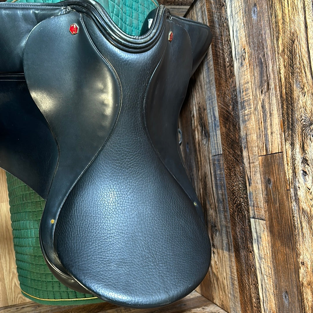 18" Albion SLK Dressage Saddle