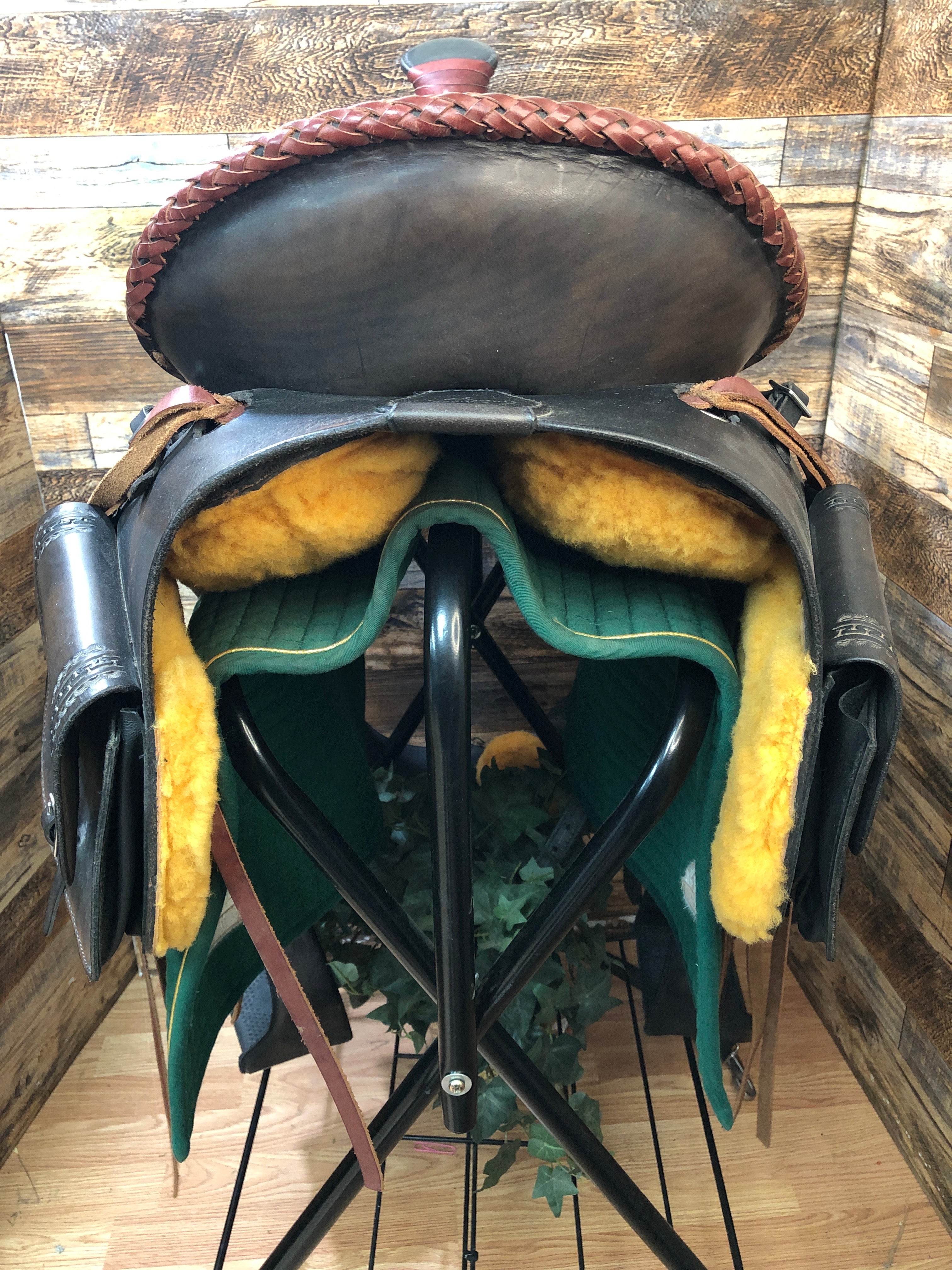 16" Synergist Western Trail Saddle - Black