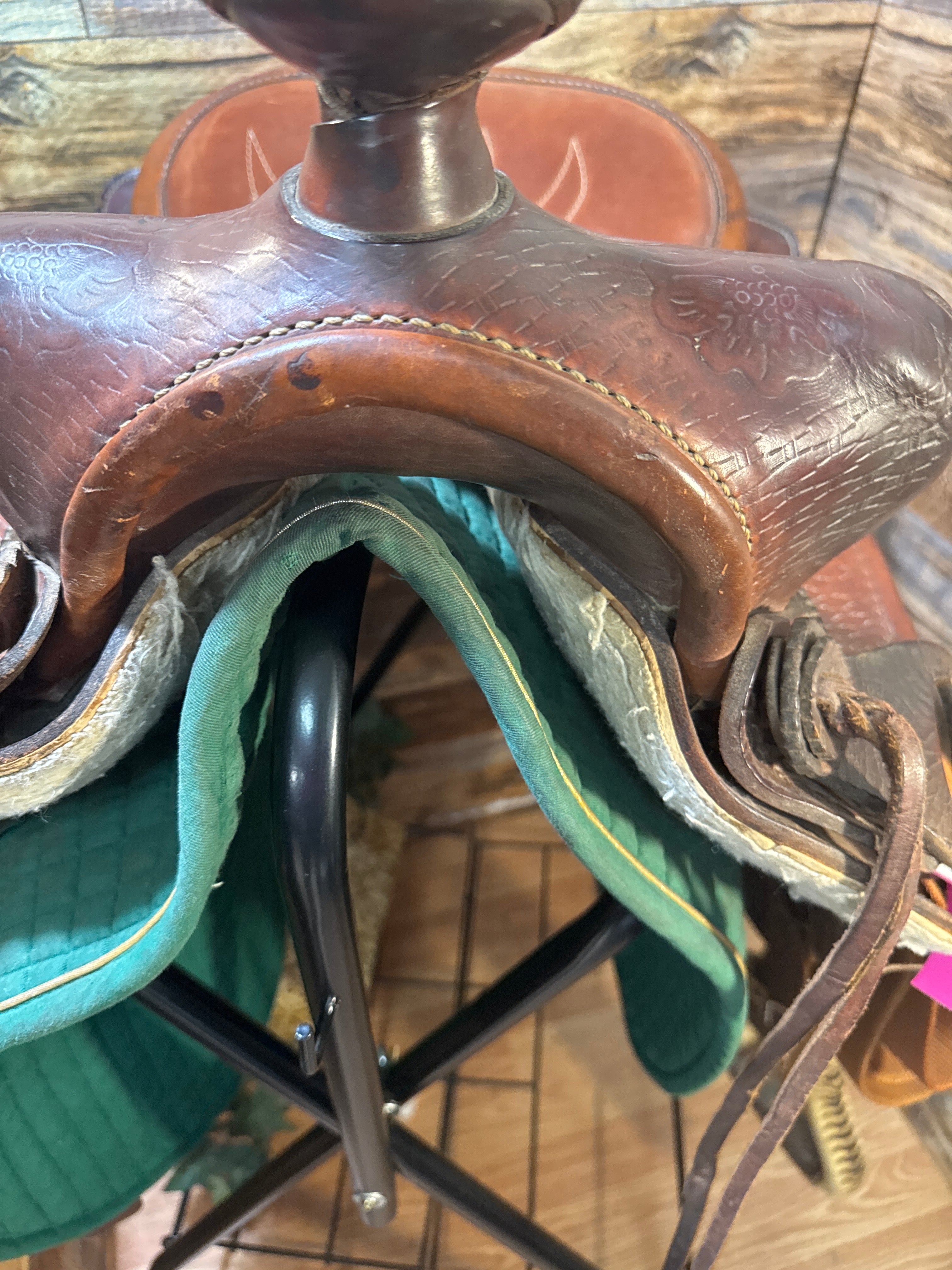 15" Western Saddle Rust Suede Seat