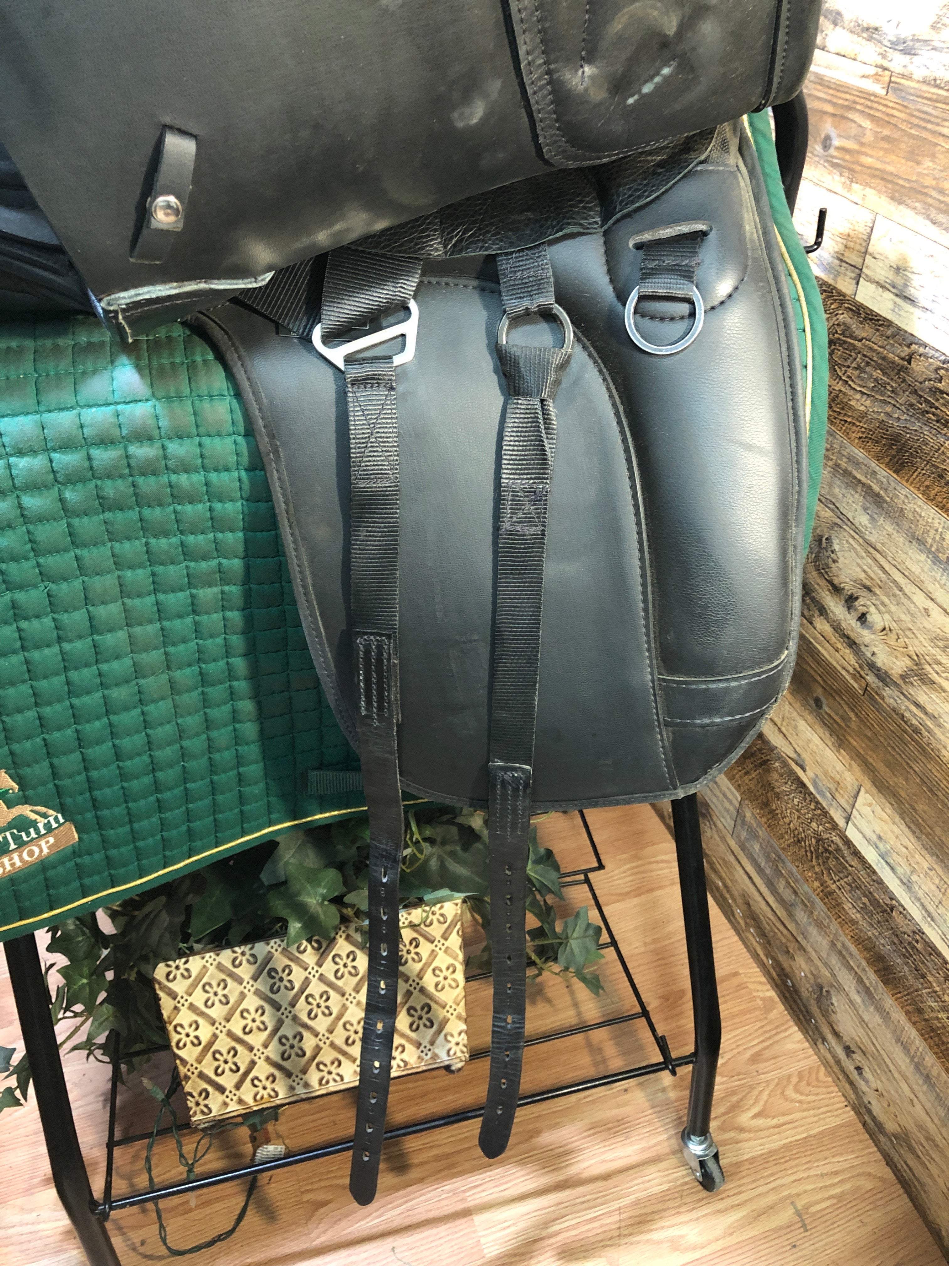 18" Thorowgood Dressage Synthetic Saddle
