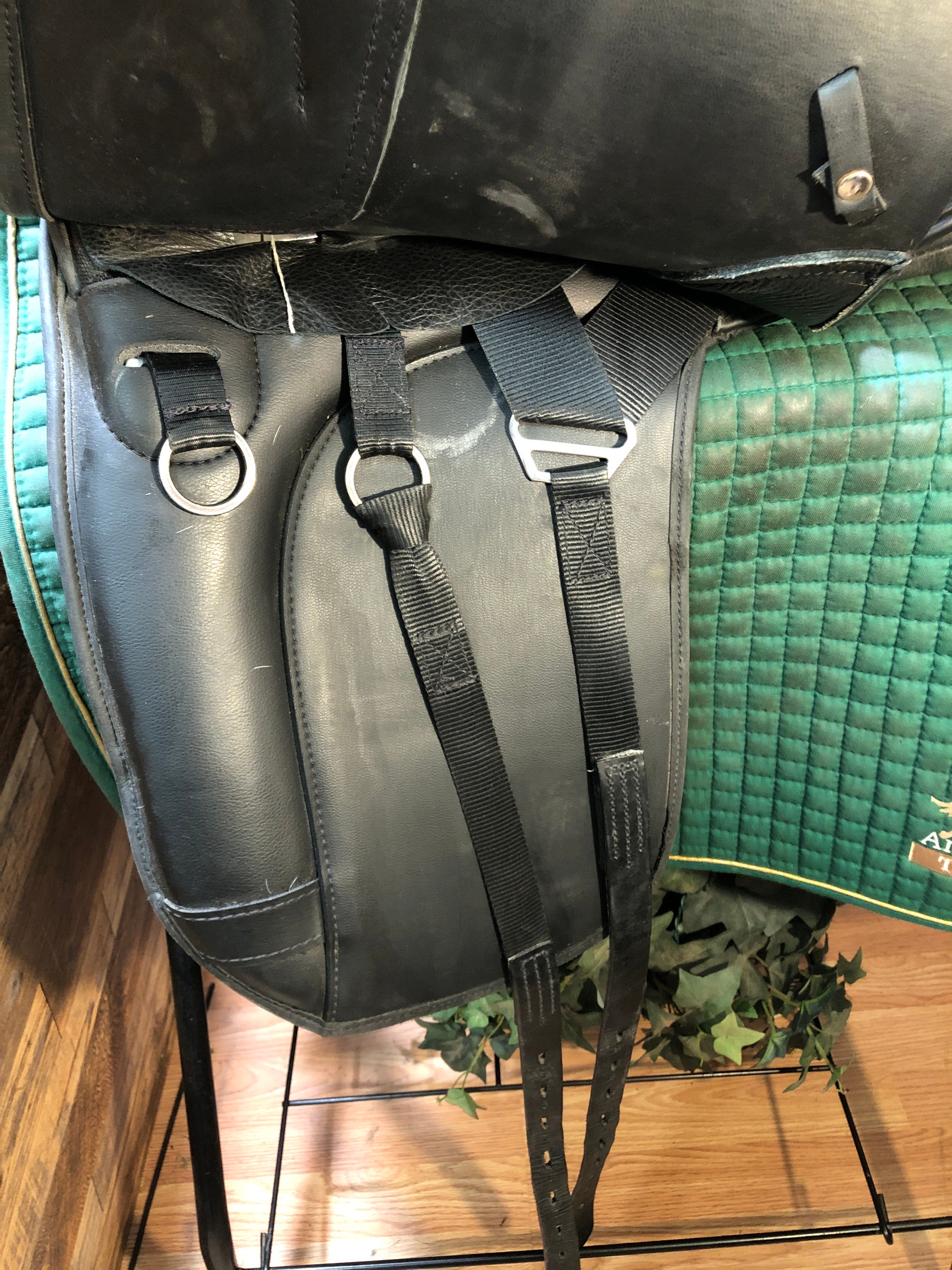 18" Thorowgood Dressage Synthetic Saddle