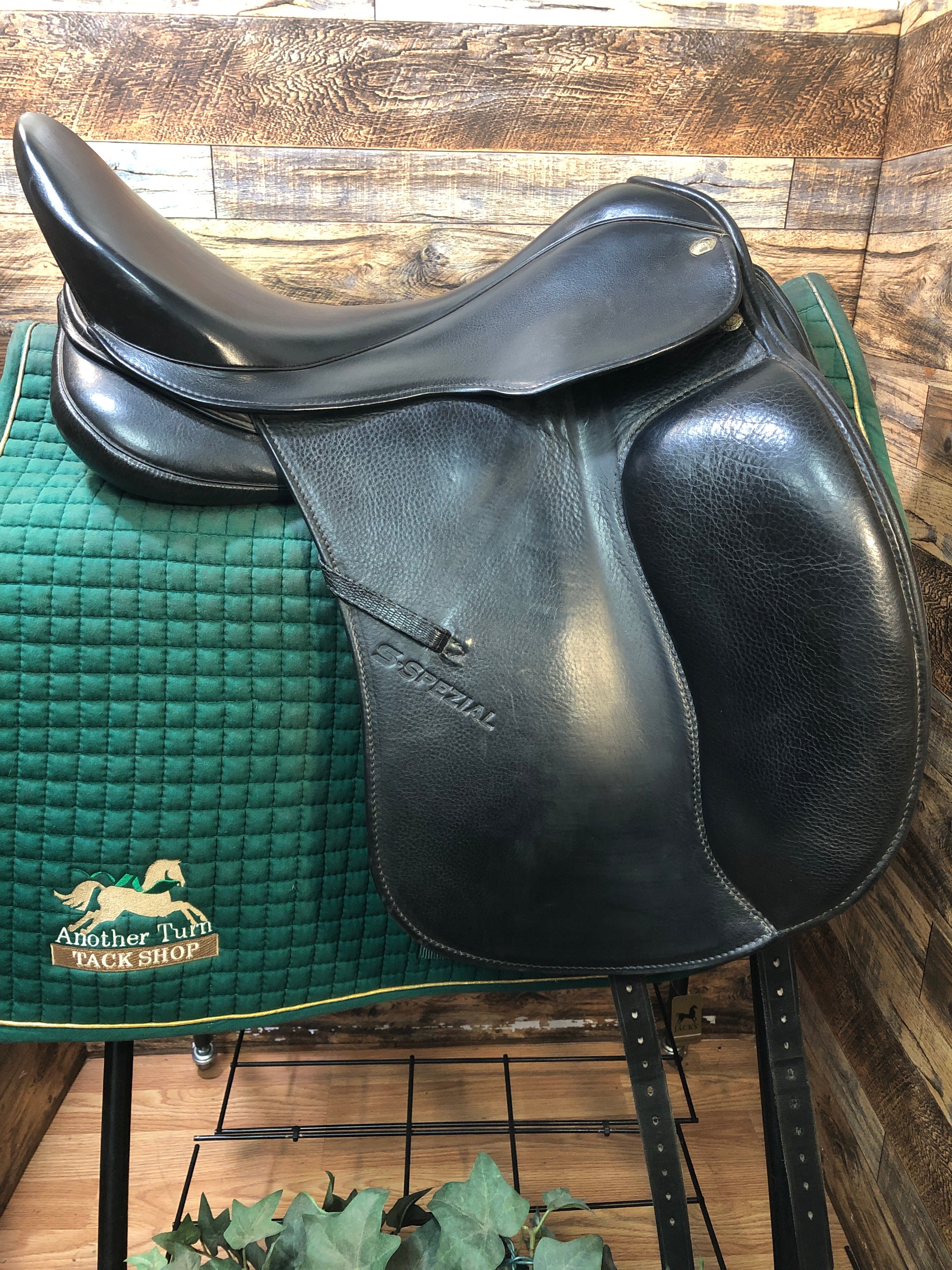 18" Sommer S-Spezial Monoflap Dressage Saddle