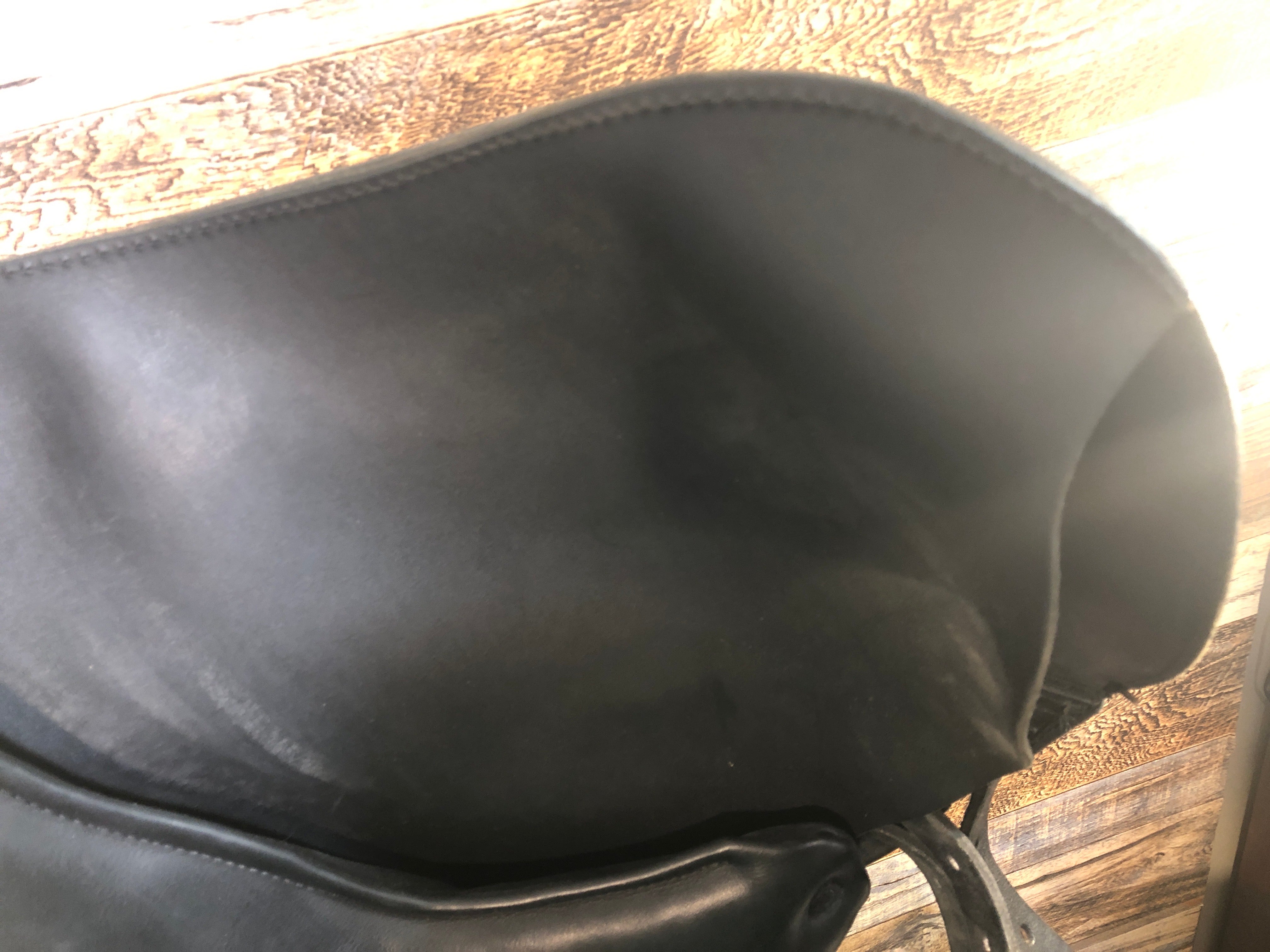 17.5" Cuomo Dressage Saddle