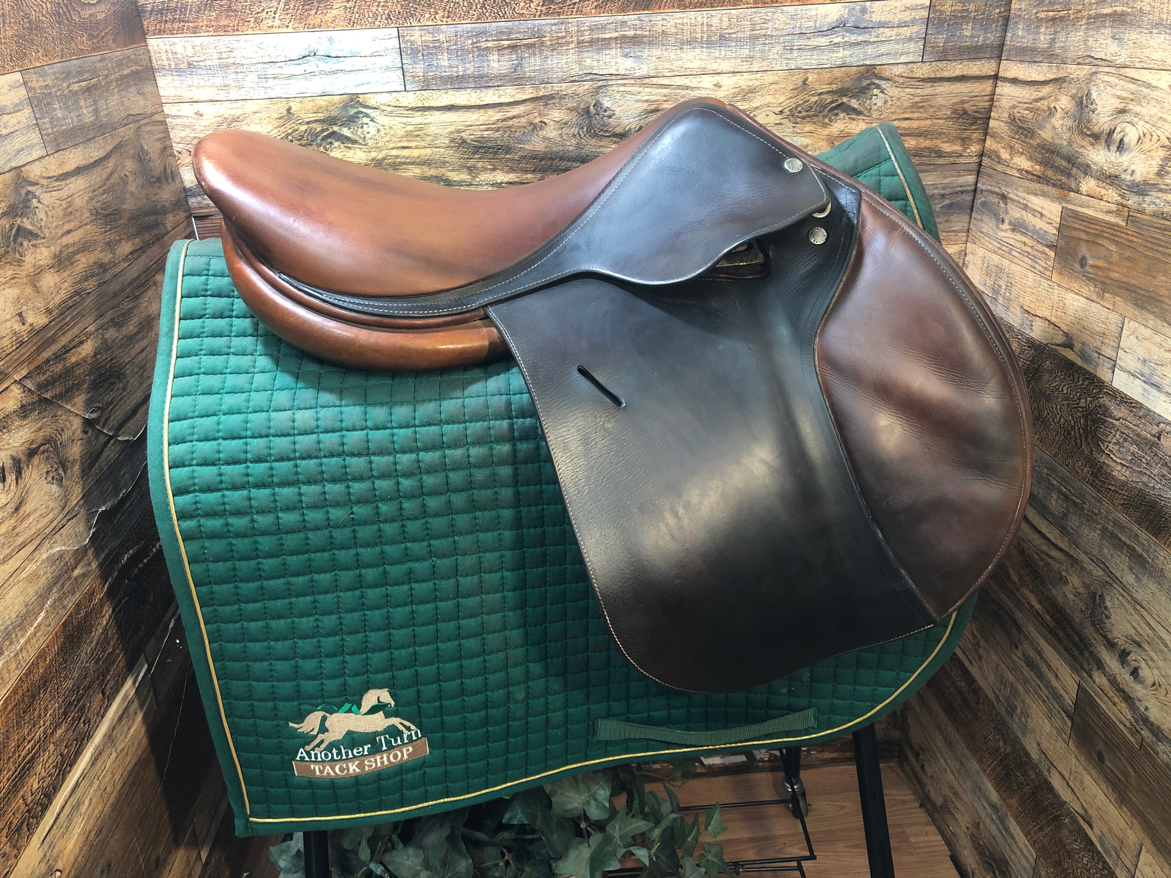 17" Butet Close Contact Saddle