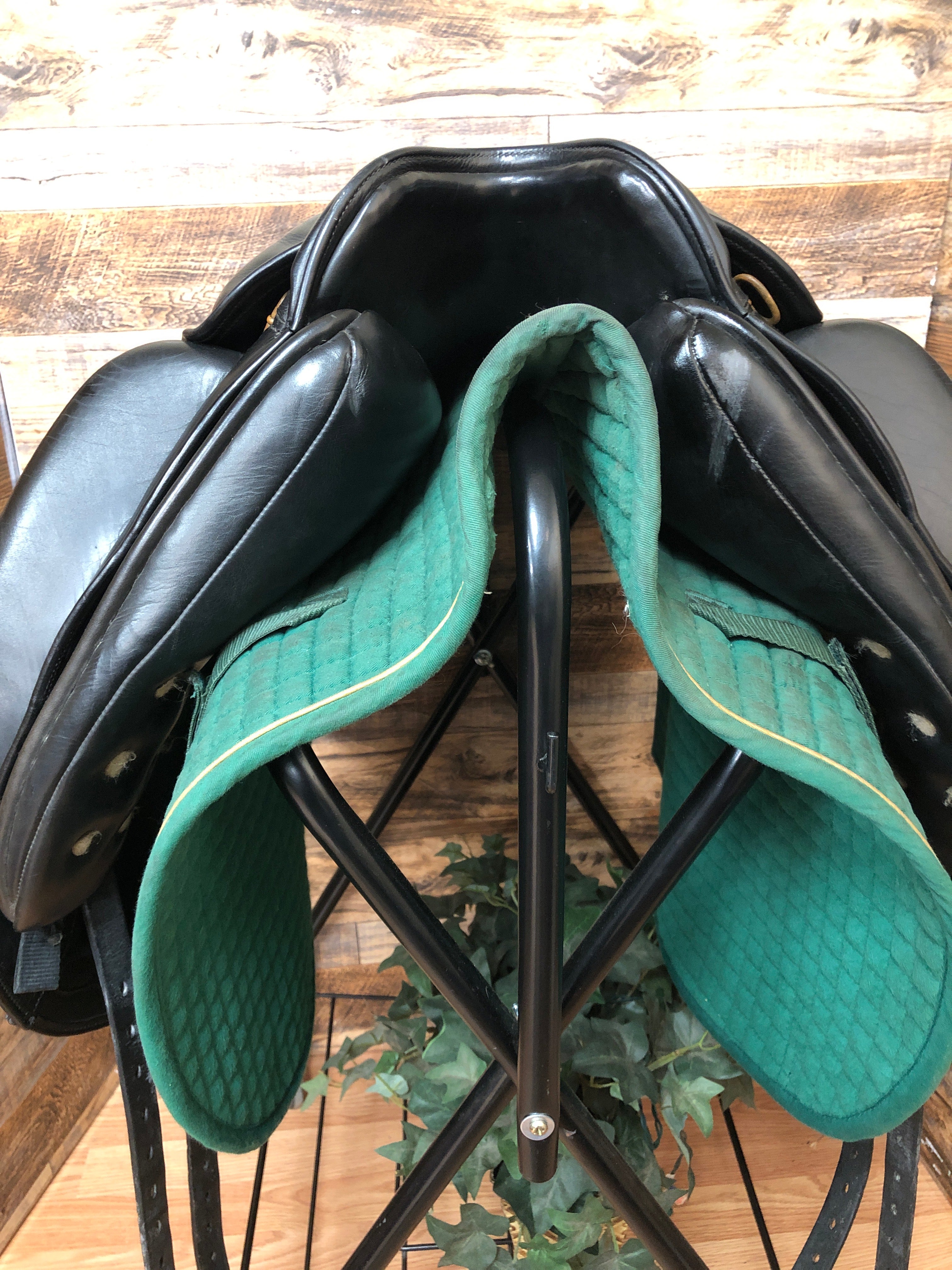 18" Albion Revelation Dressage Saddle