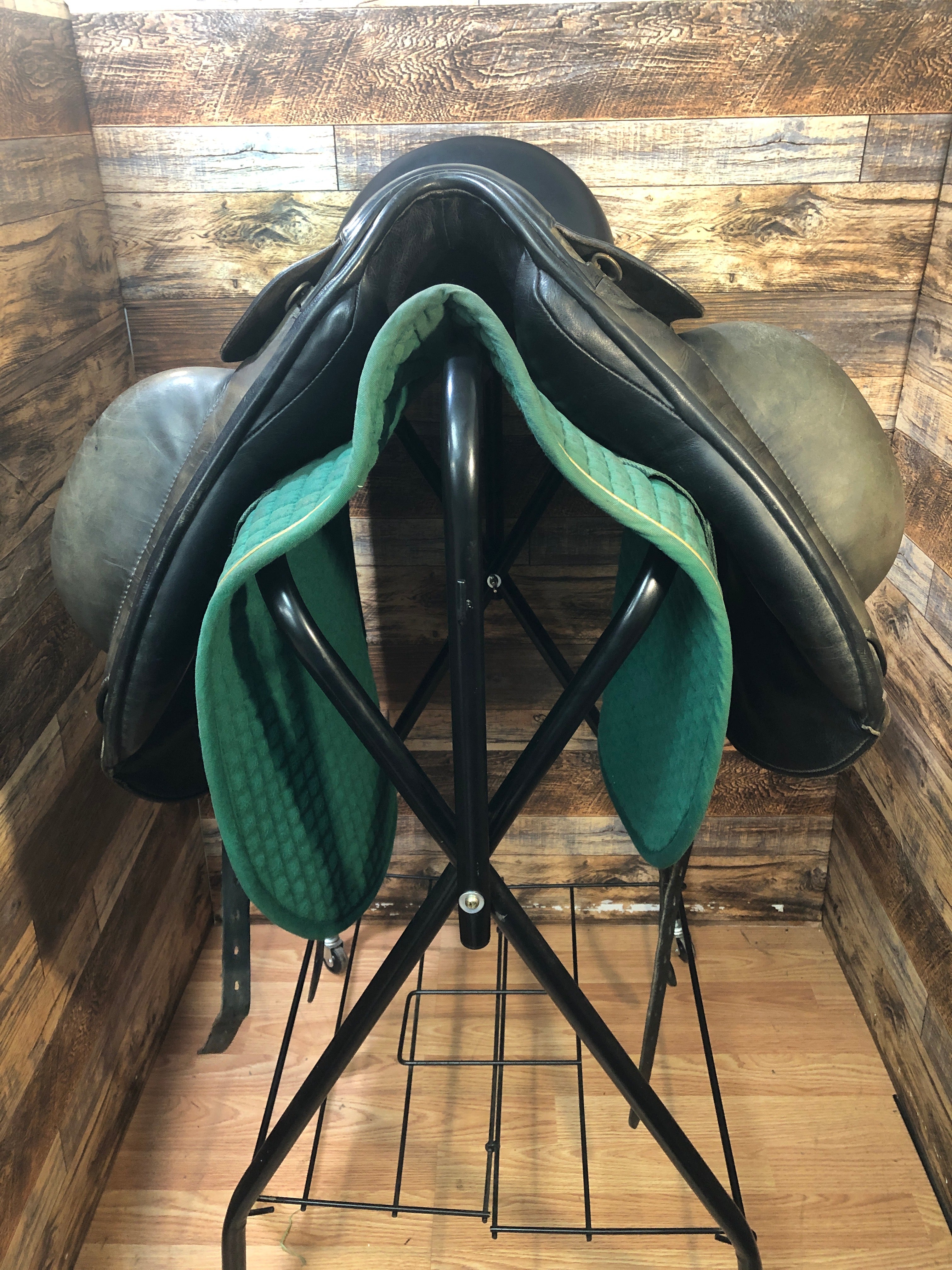 17.5" County Epifany Saddle