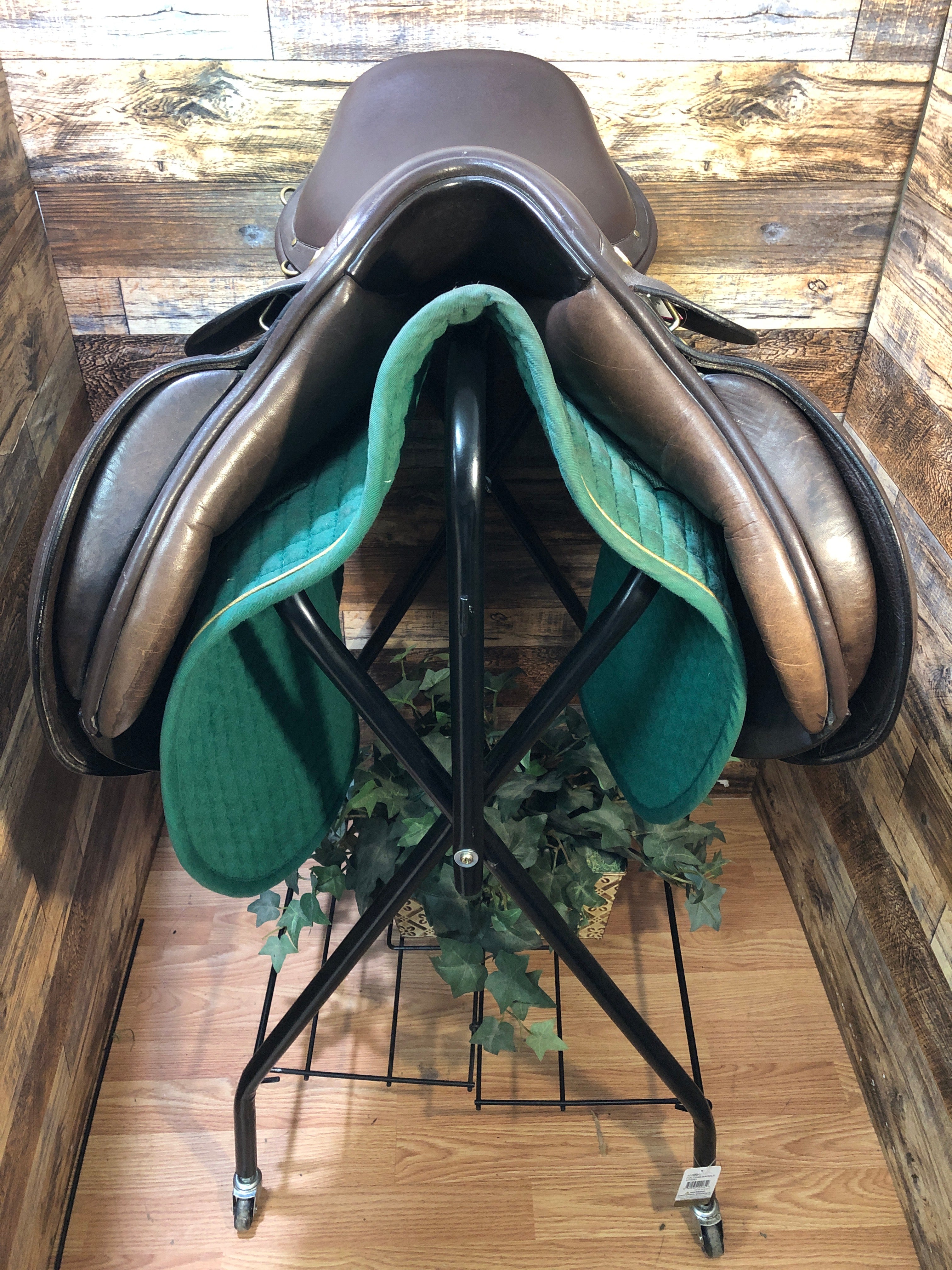 17.5" Lauriche Close Contact Saddle