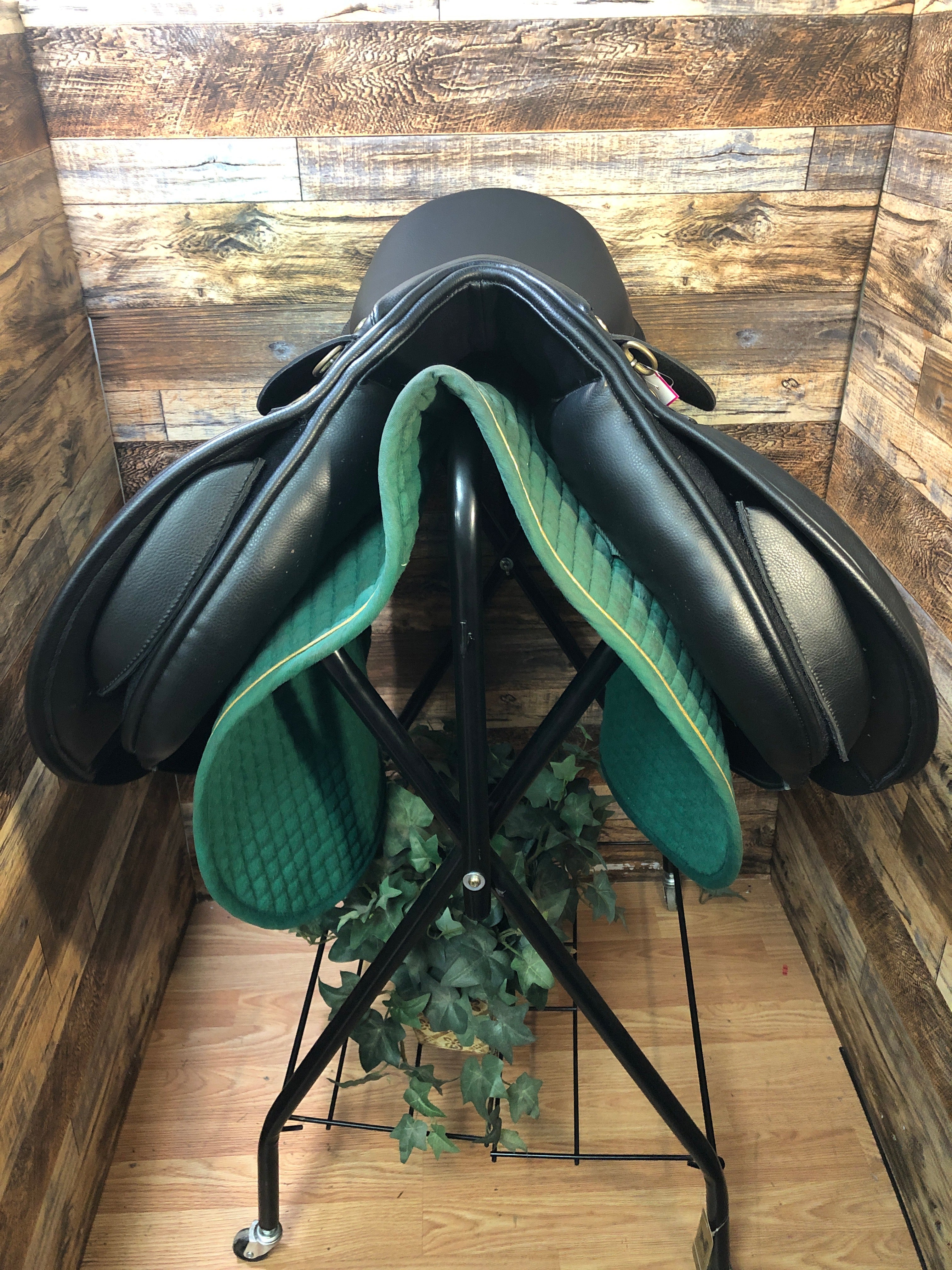17.5" HDR All Purpose Saddle (Black)