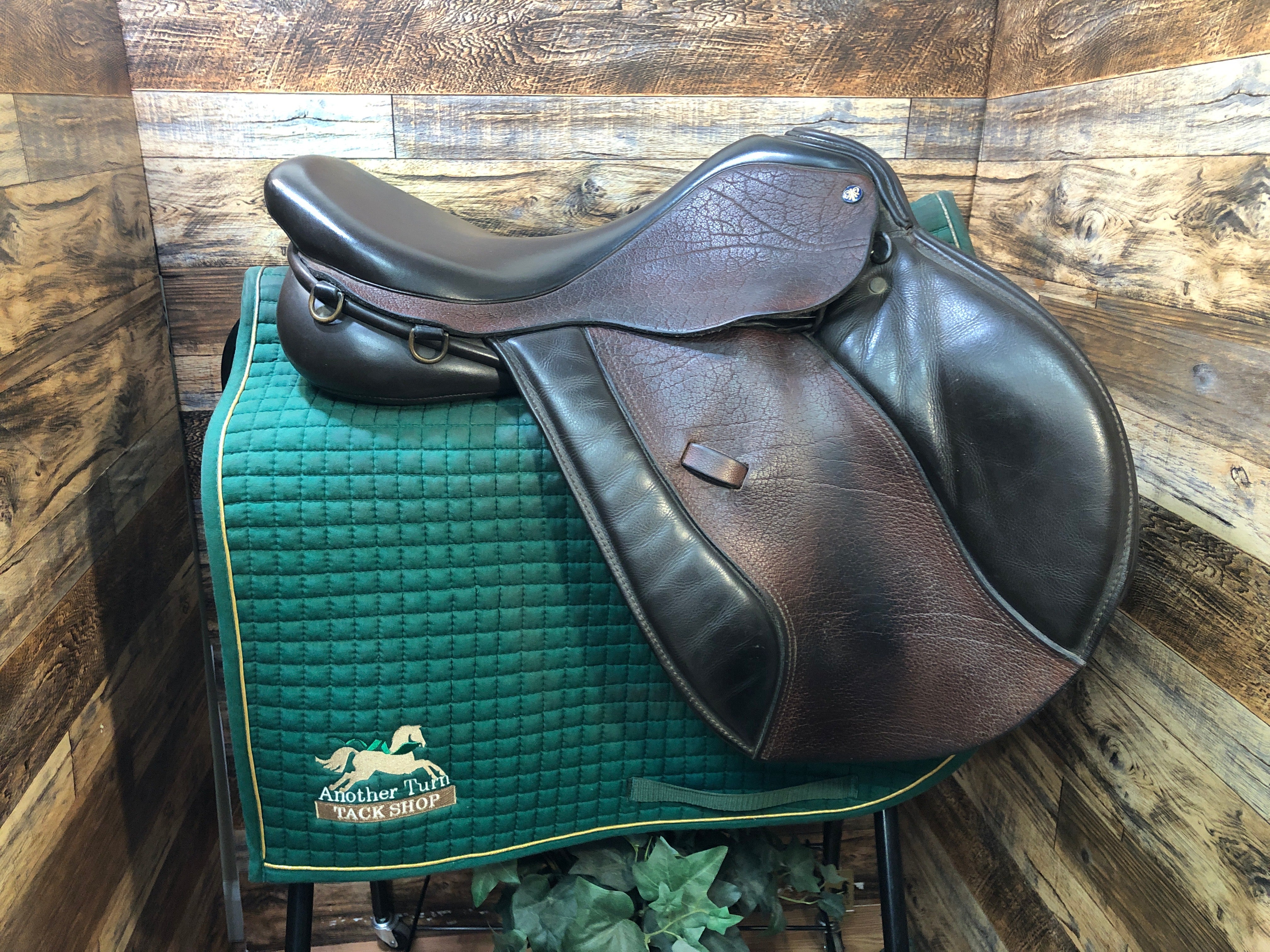 17.5" Detente Jump Saddle