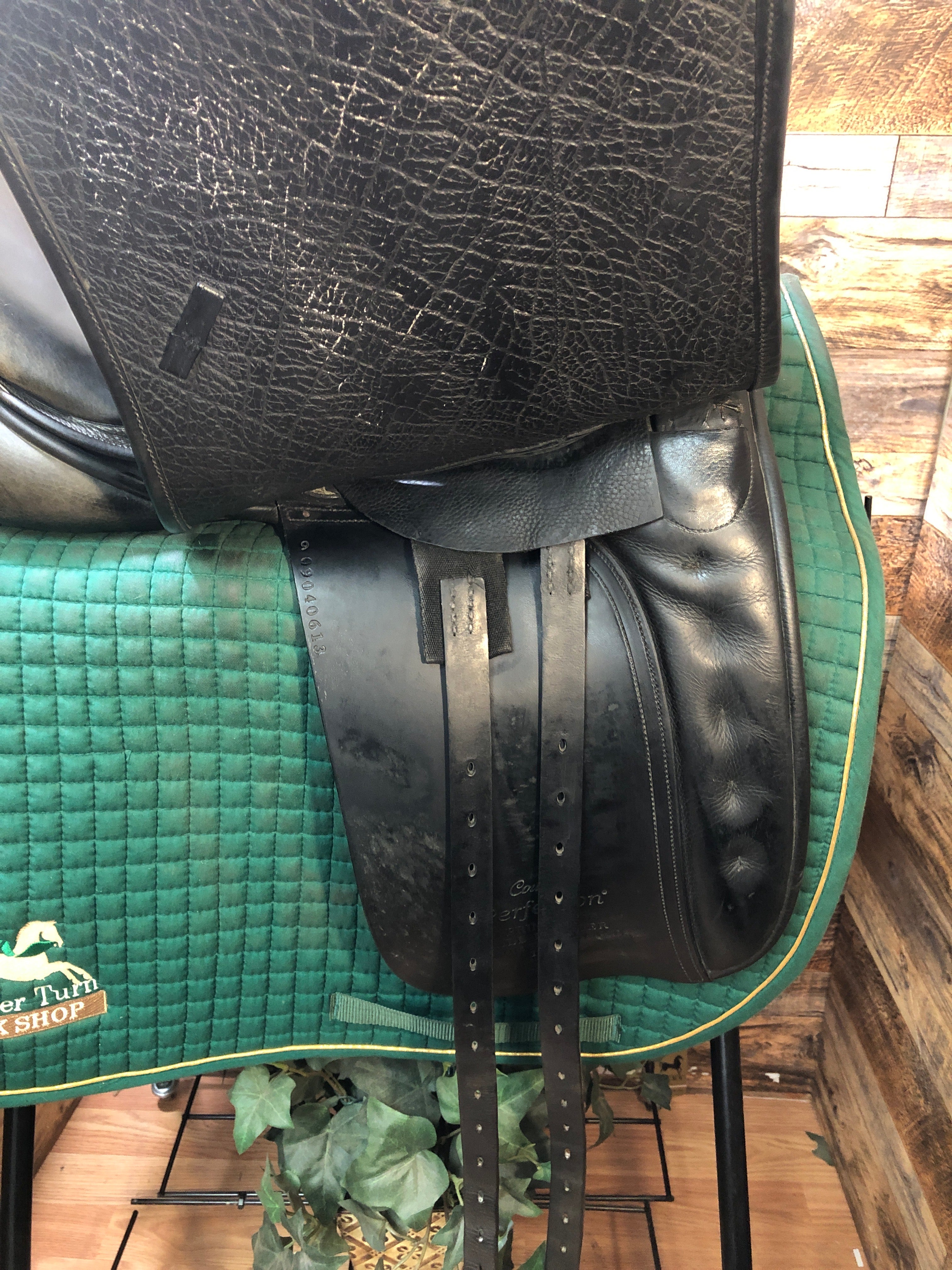 18" County Perfection Dressage XW 5.5" tree/ 16" flap wool