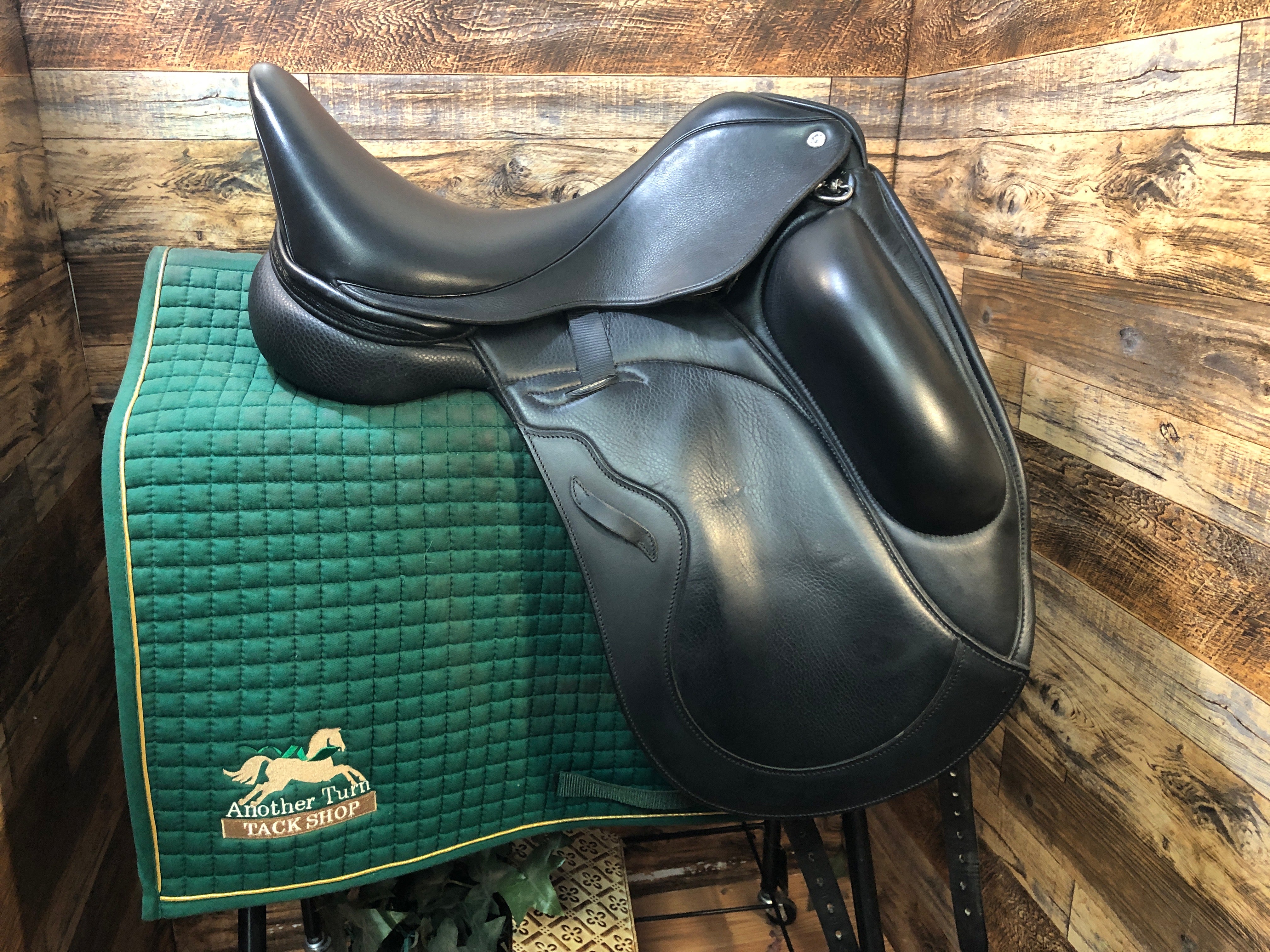 17" Envy Motion Dressage Saddle