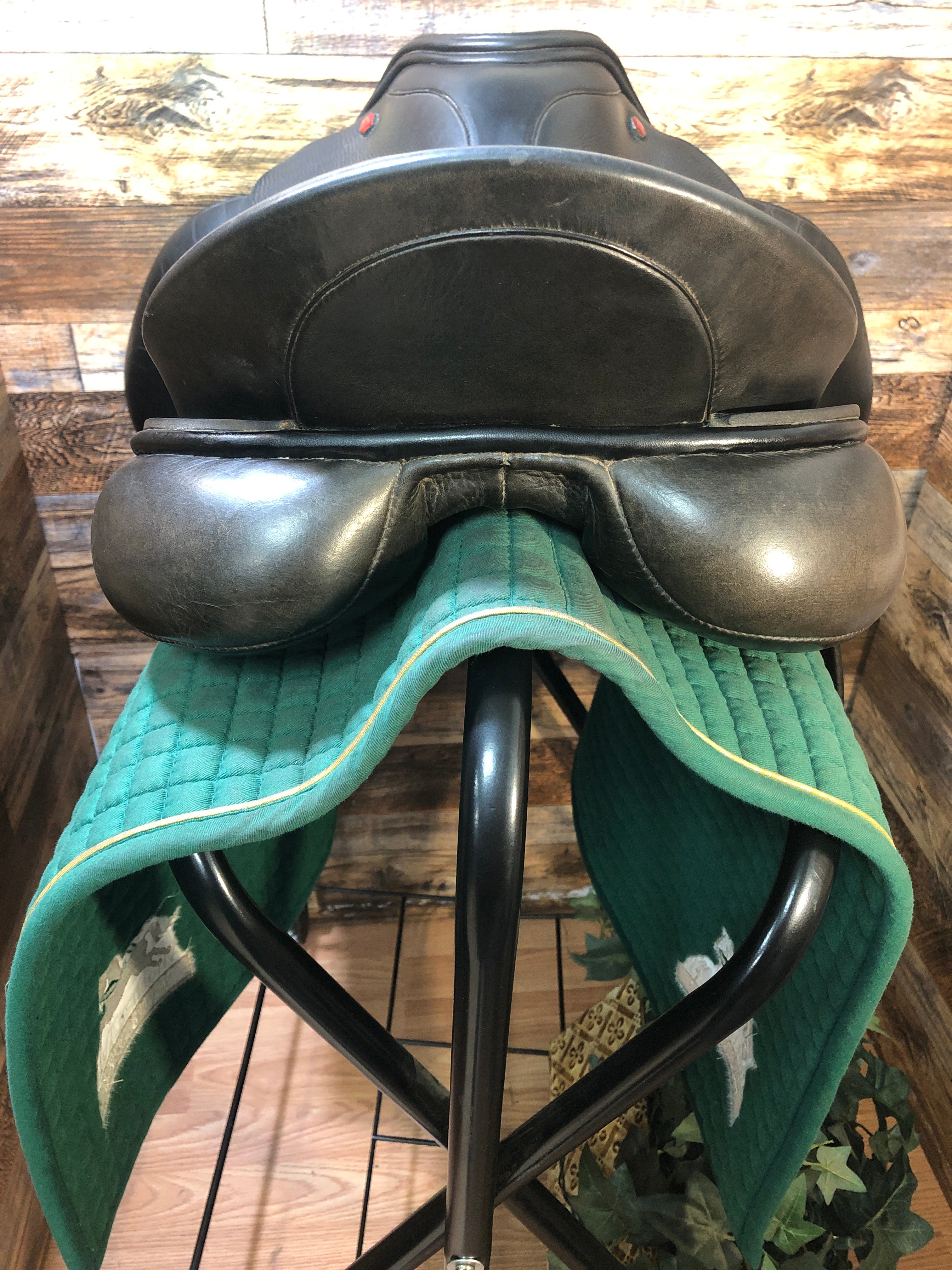 18" Albion Dressage Saddle