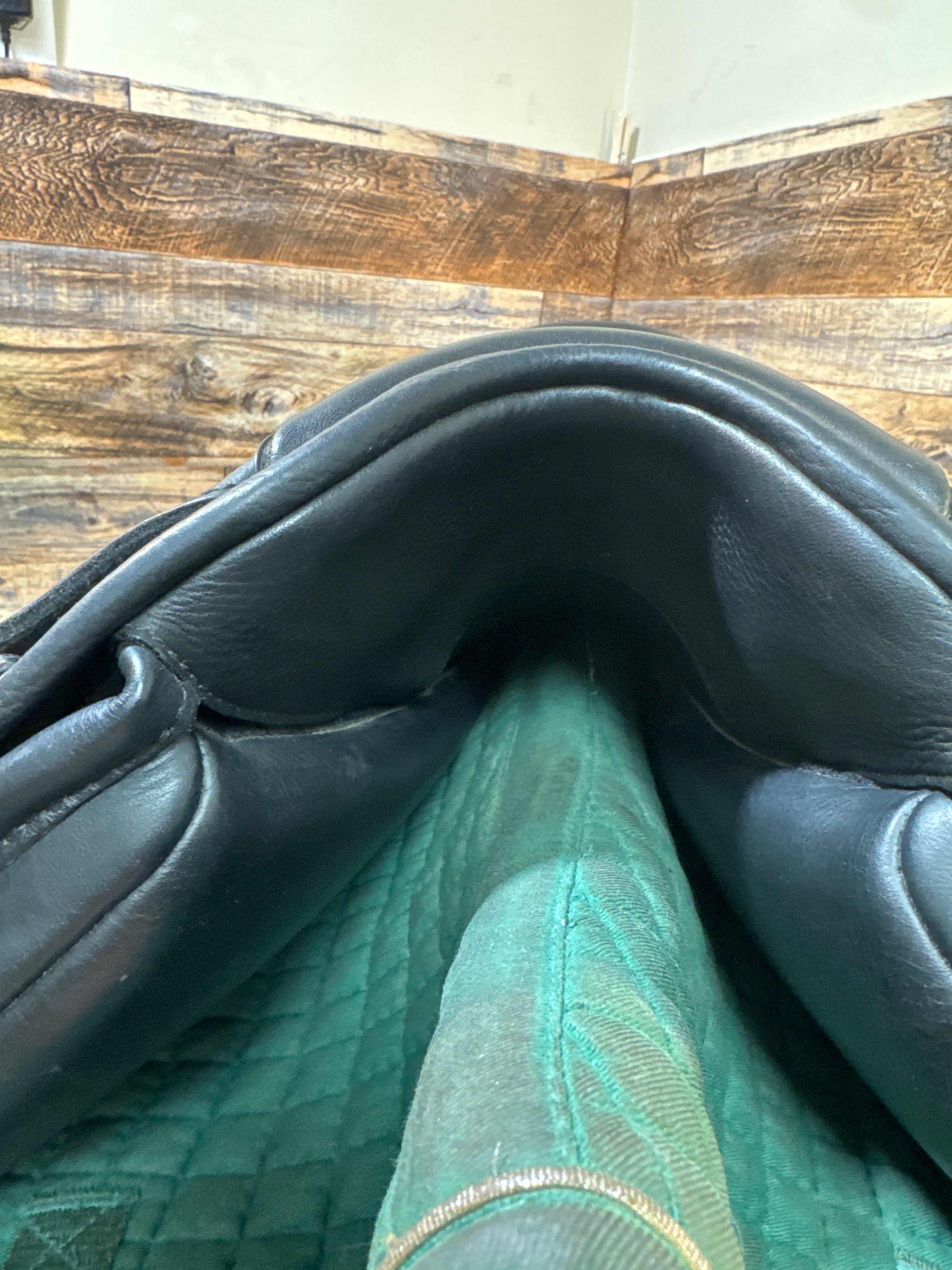 16.5" bates Dressage 16.5" flap Adj Tree (med installed)