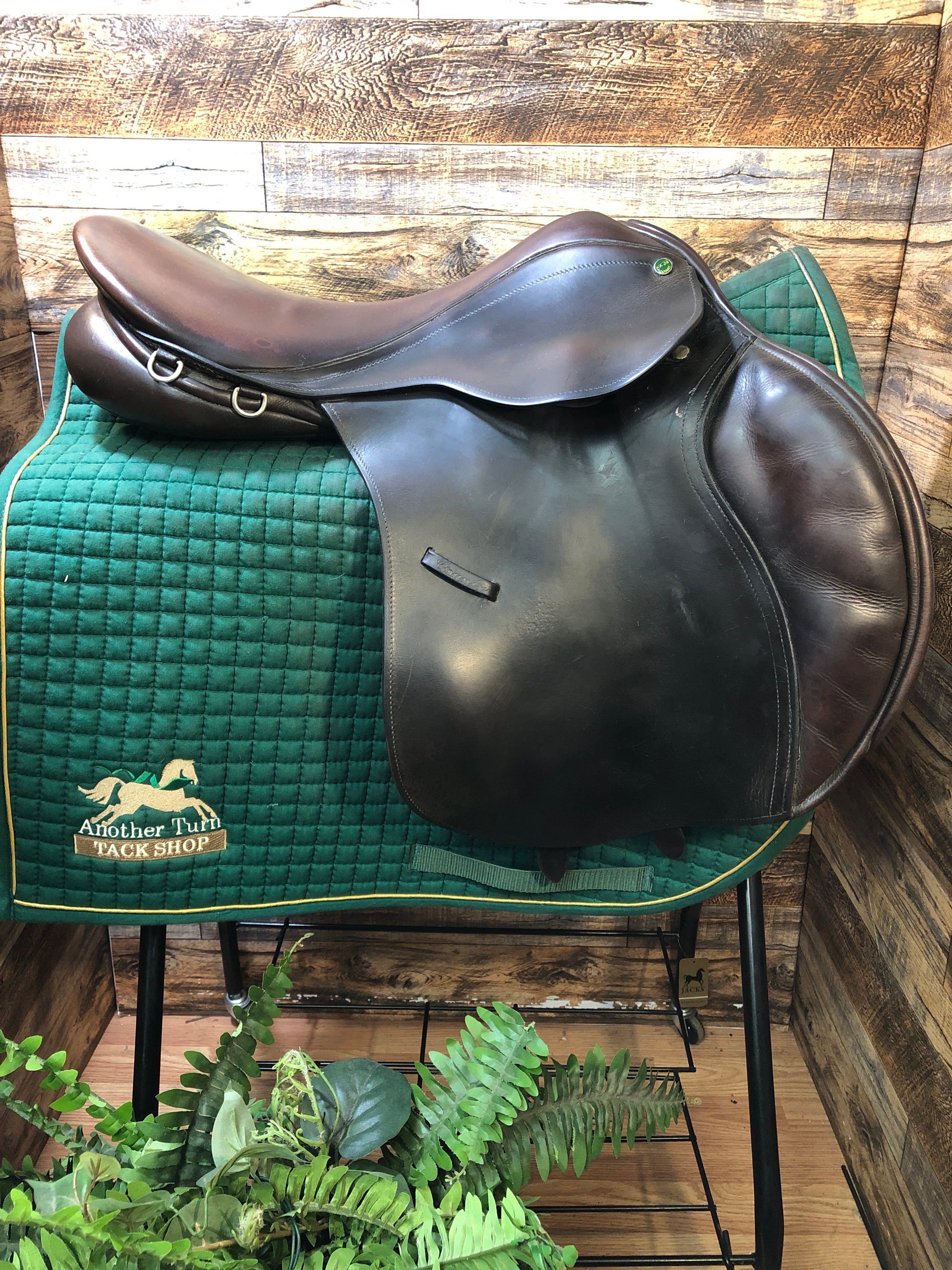 17.5" County Conquest Jump Saddle