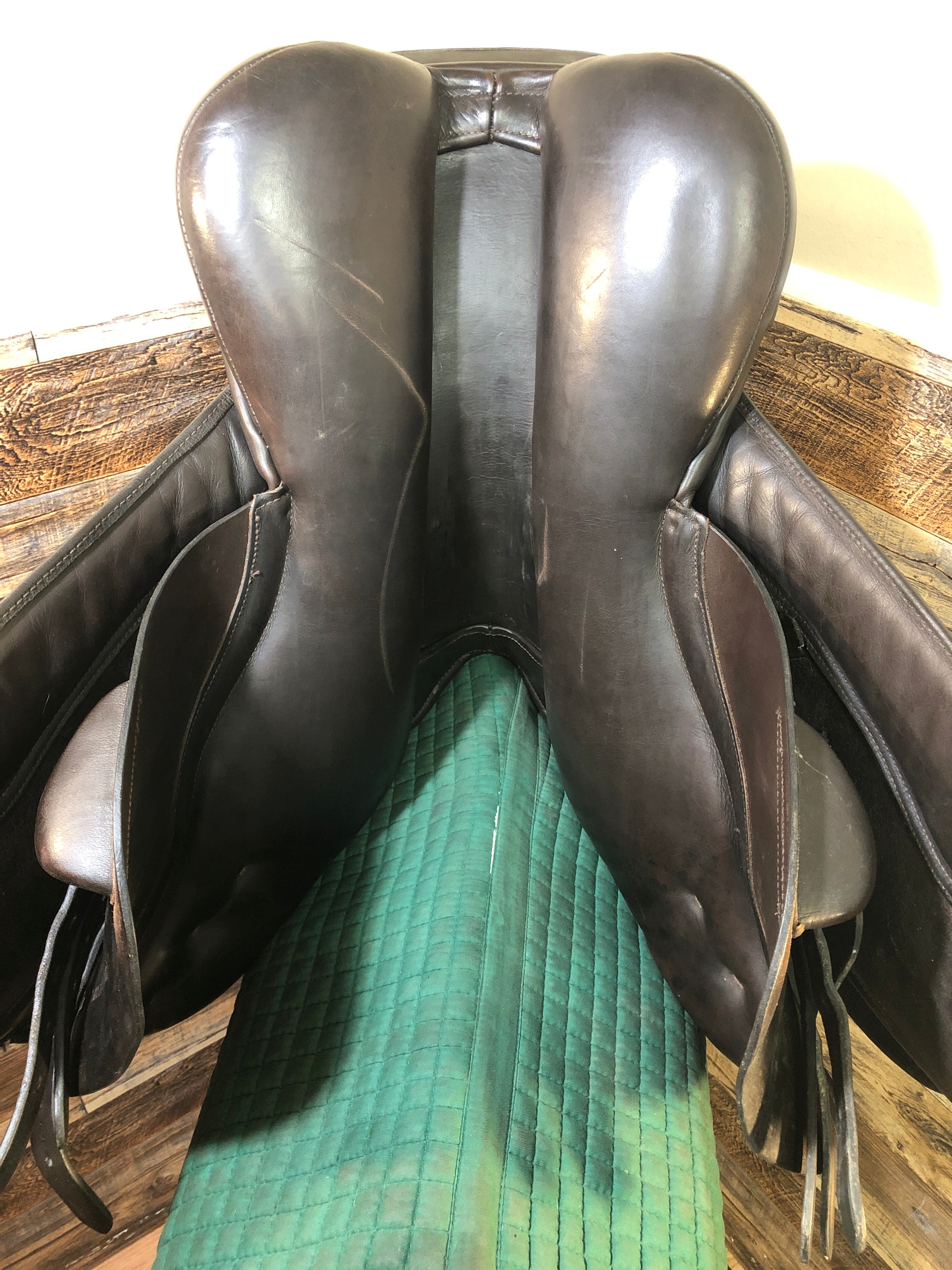 17.5" Detente Jump Saddle