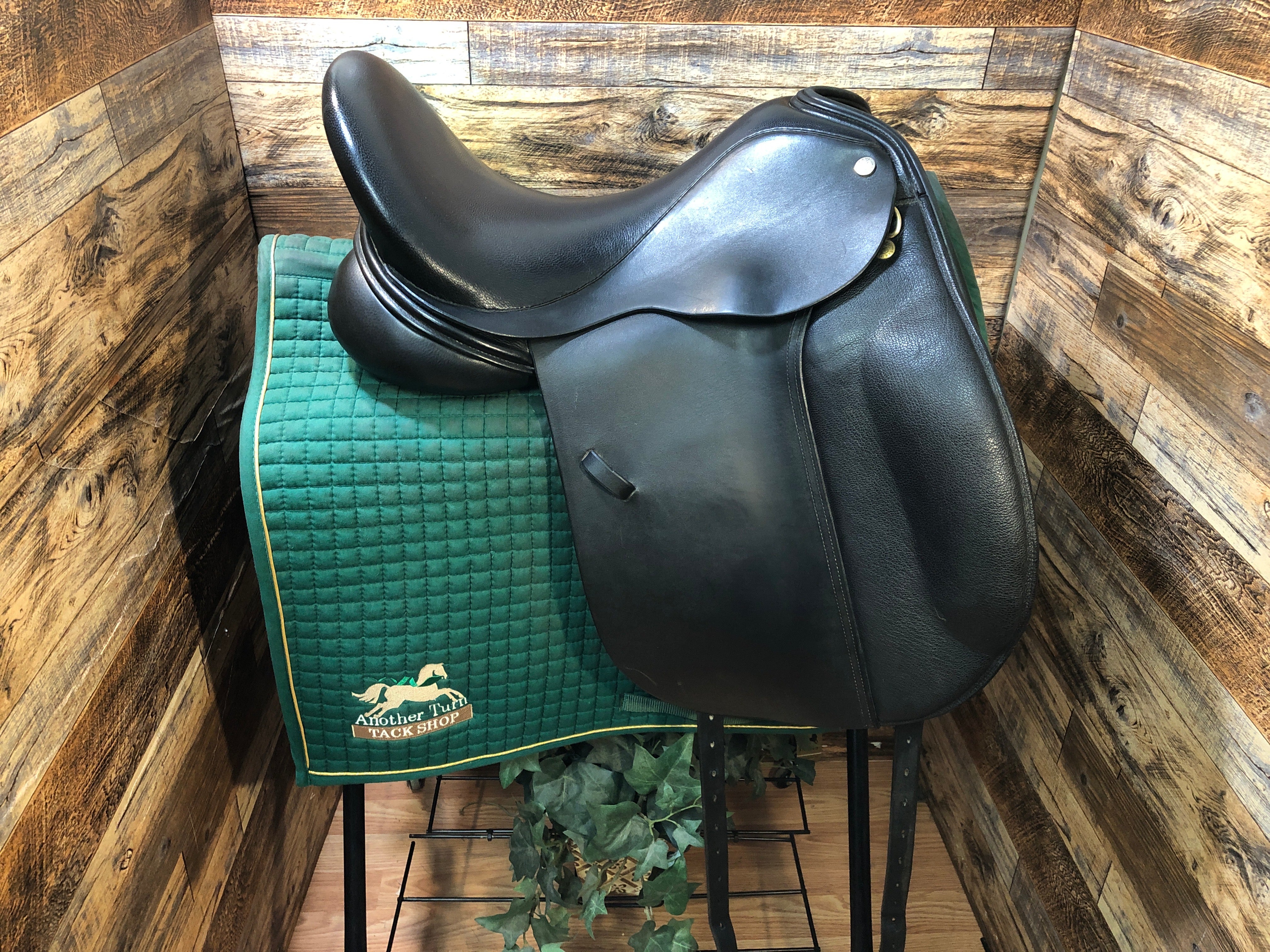 17.5" Frank Baines Omni Dressage Saddle
