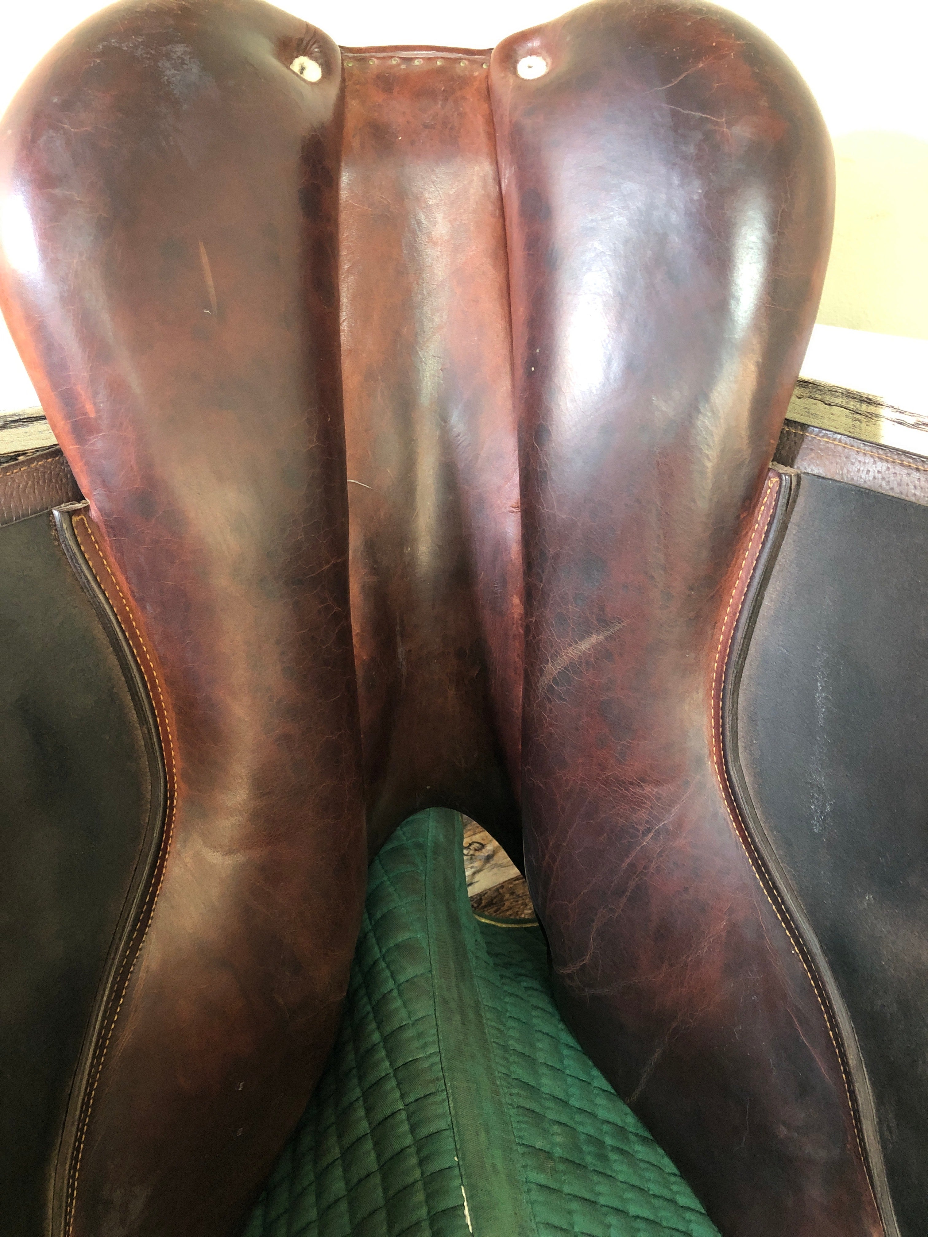 17.5" CWD 2Gs Close Contact Saddle