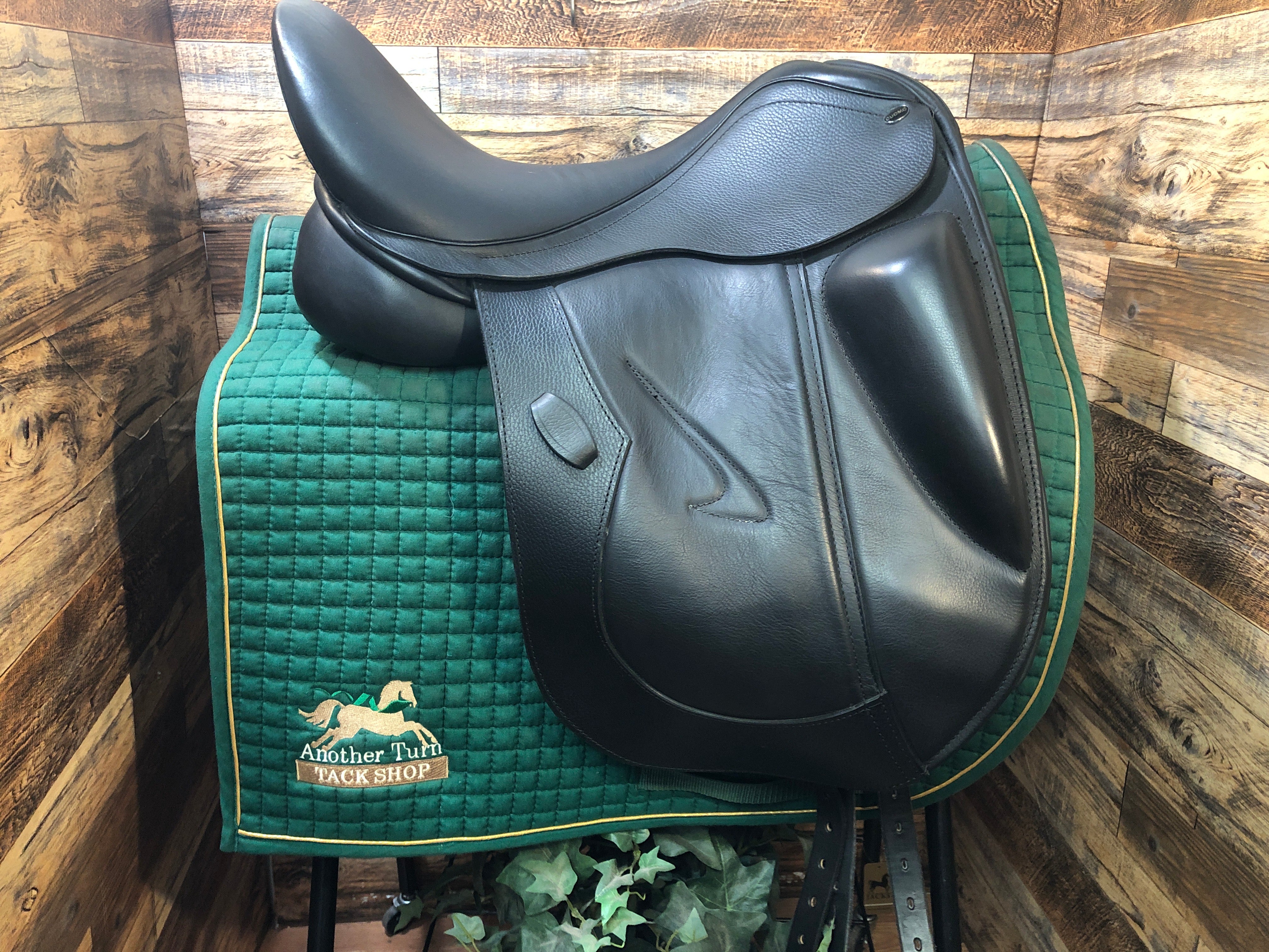 17.5" Cuomo Dressage Saddle