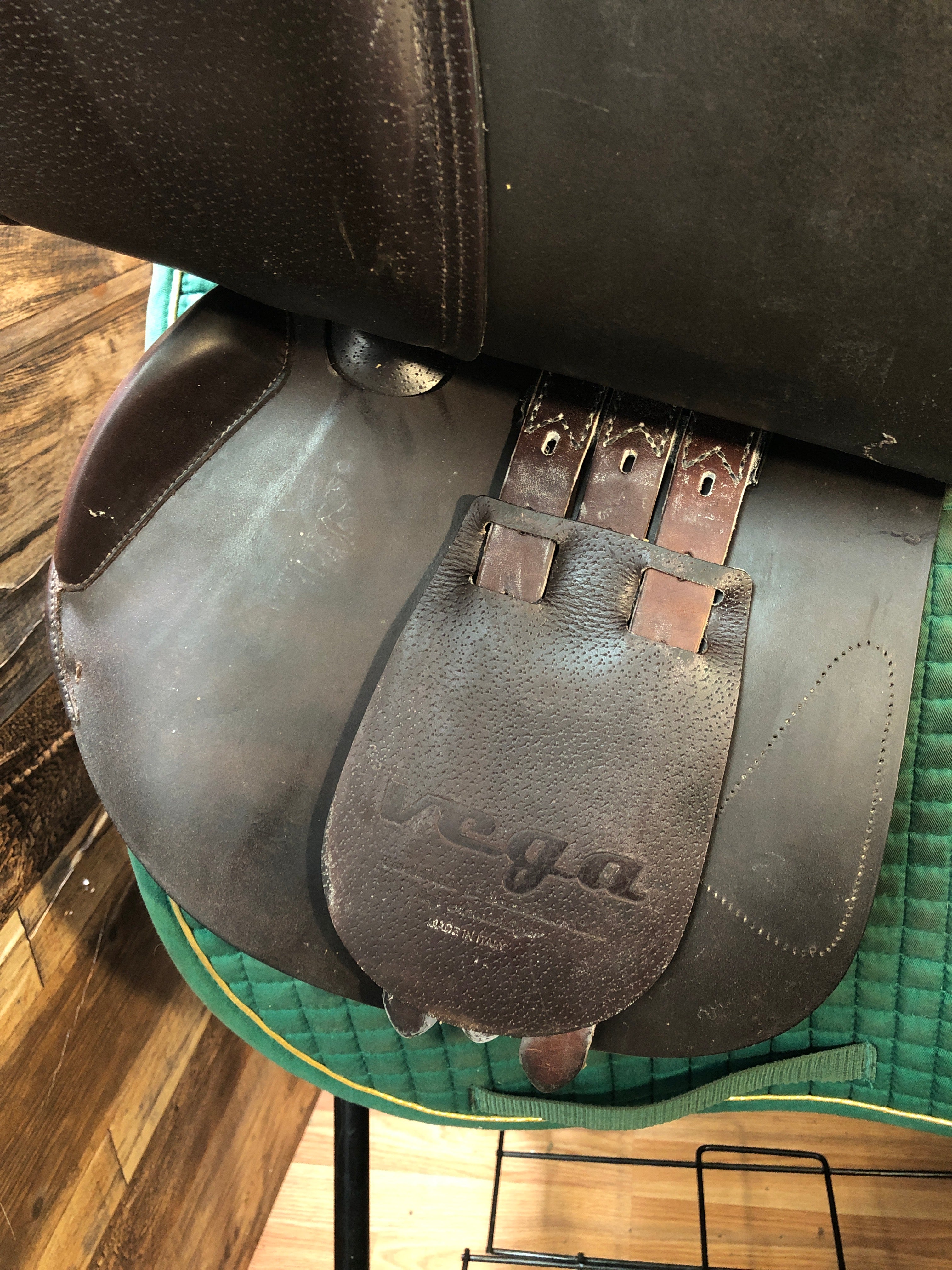 18" Vega Jump Saddle 5"Tree/13" Flap