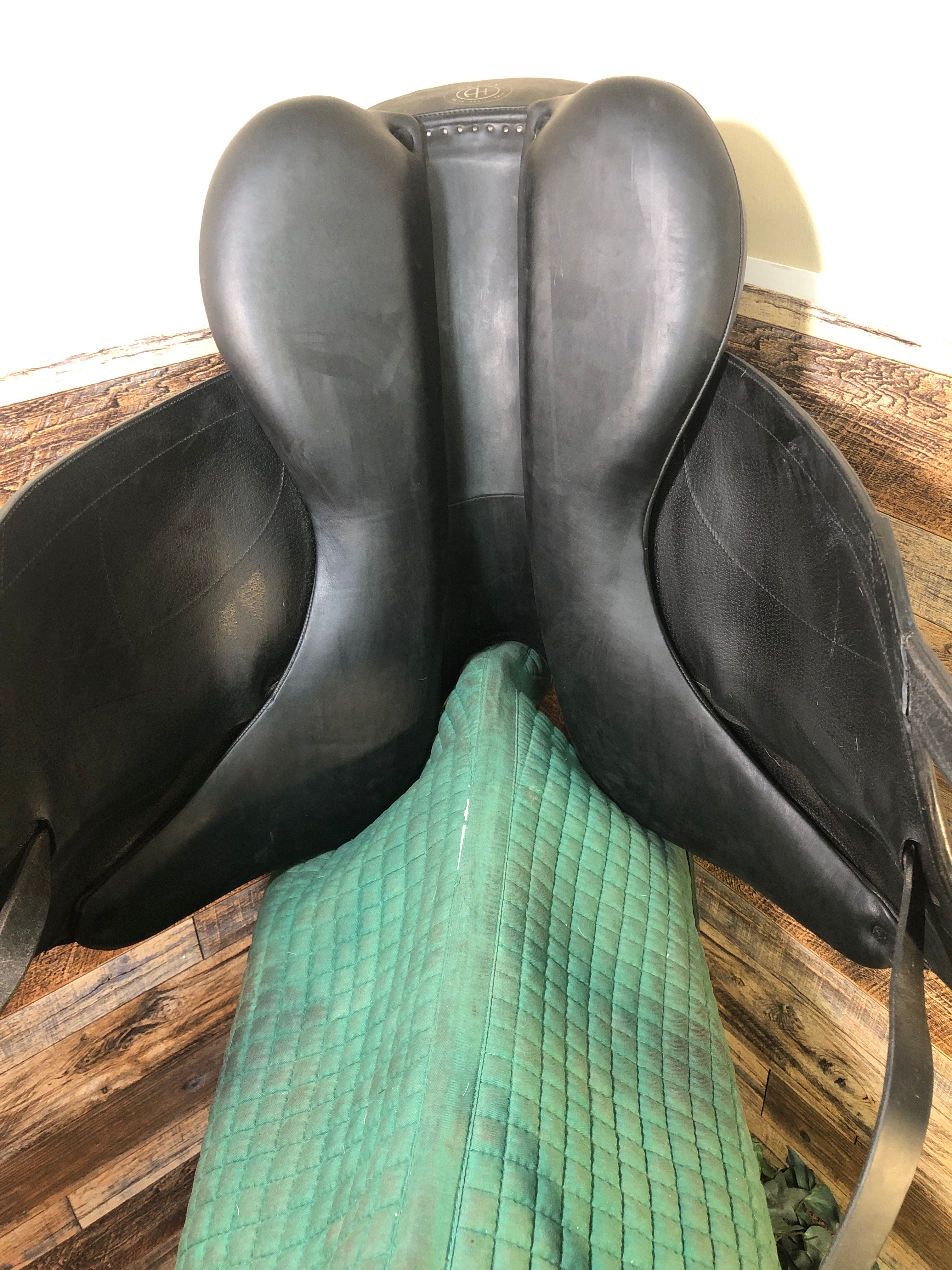 18" Arion "Custom" Dressage Saddle