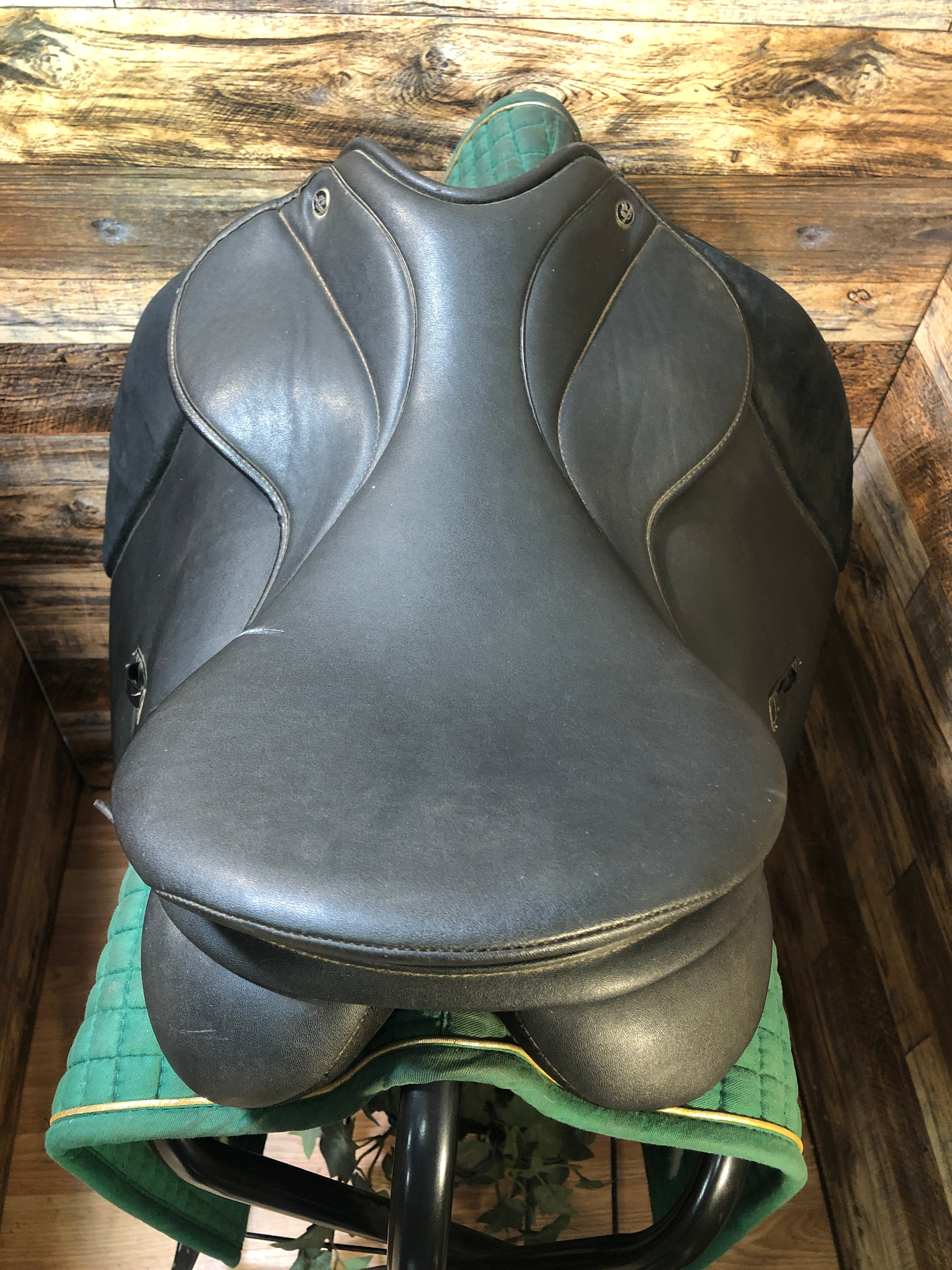 18" Thorowgood Synthetic Dressage Saddle