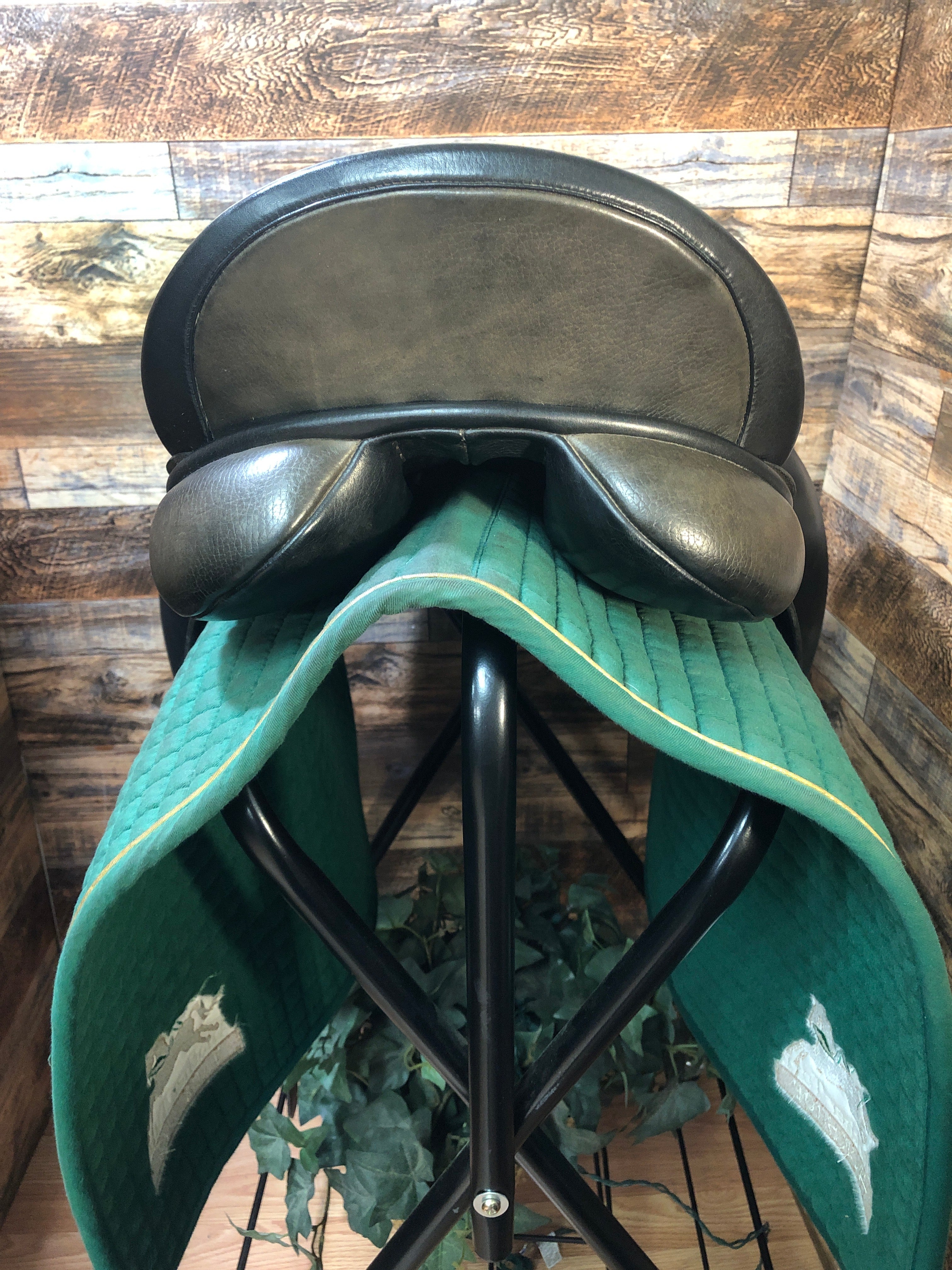 17.5" County Connection Dressage Saddle