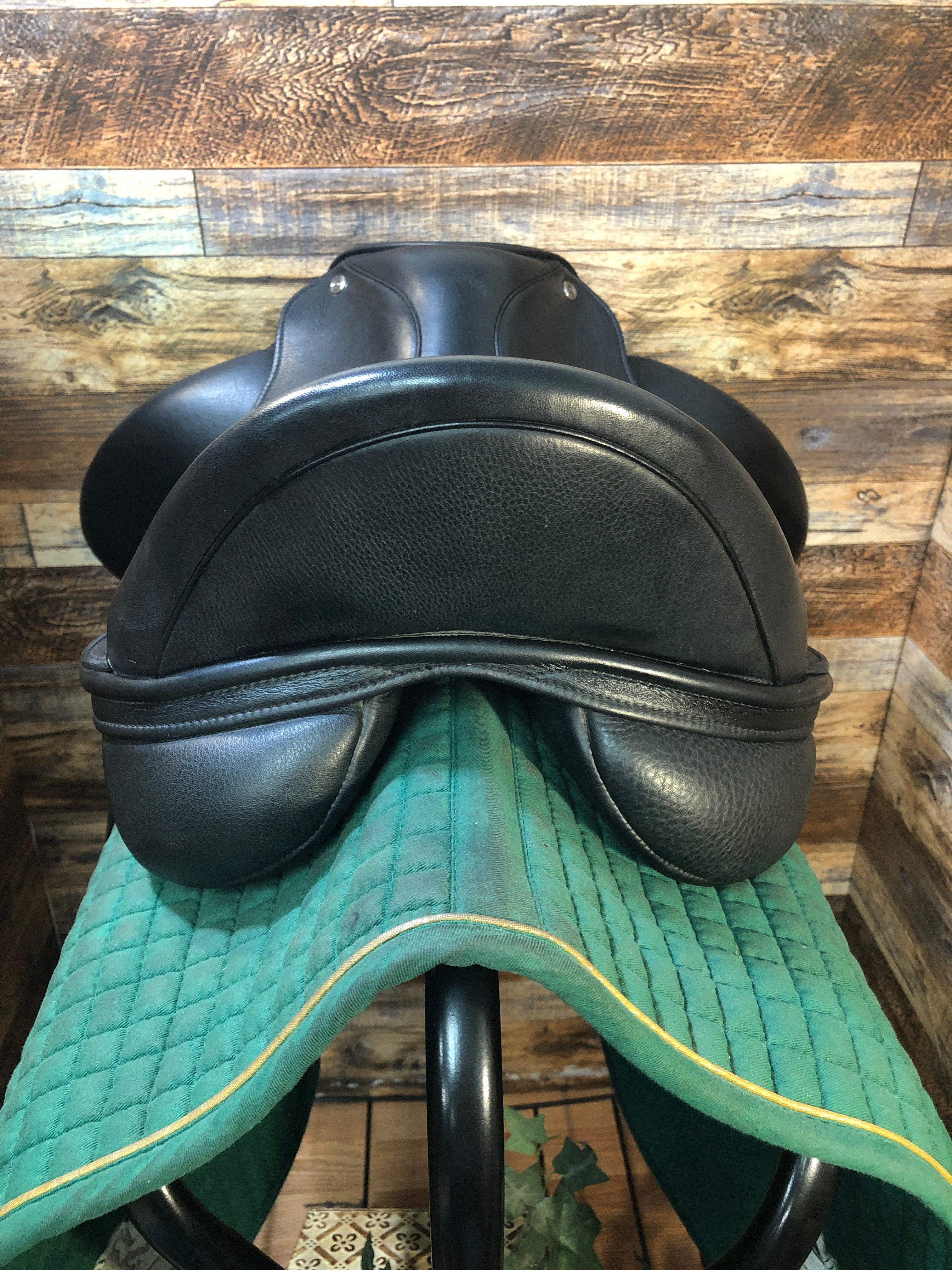17" Envy Motion Dressage Saddle