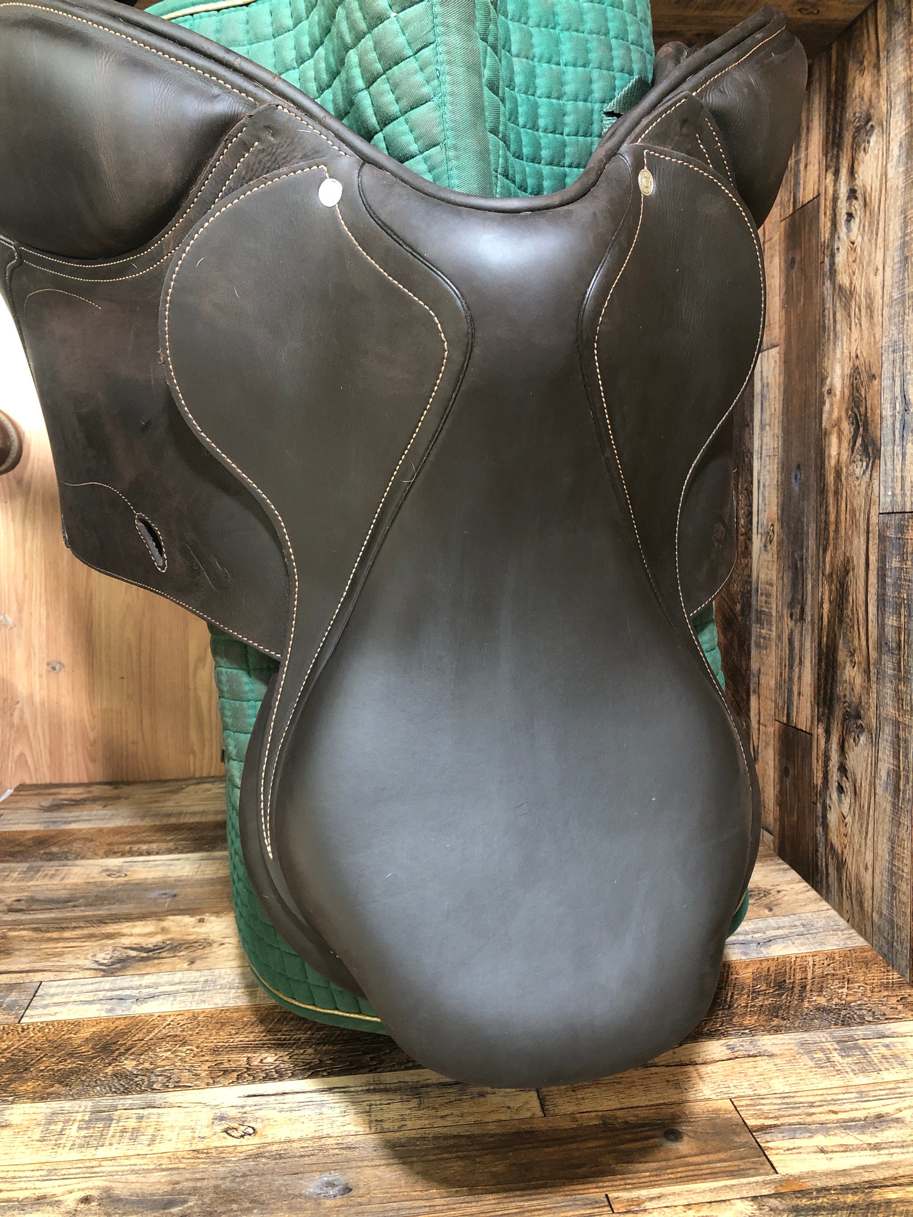 17.5" Antares Close Contact Saddle