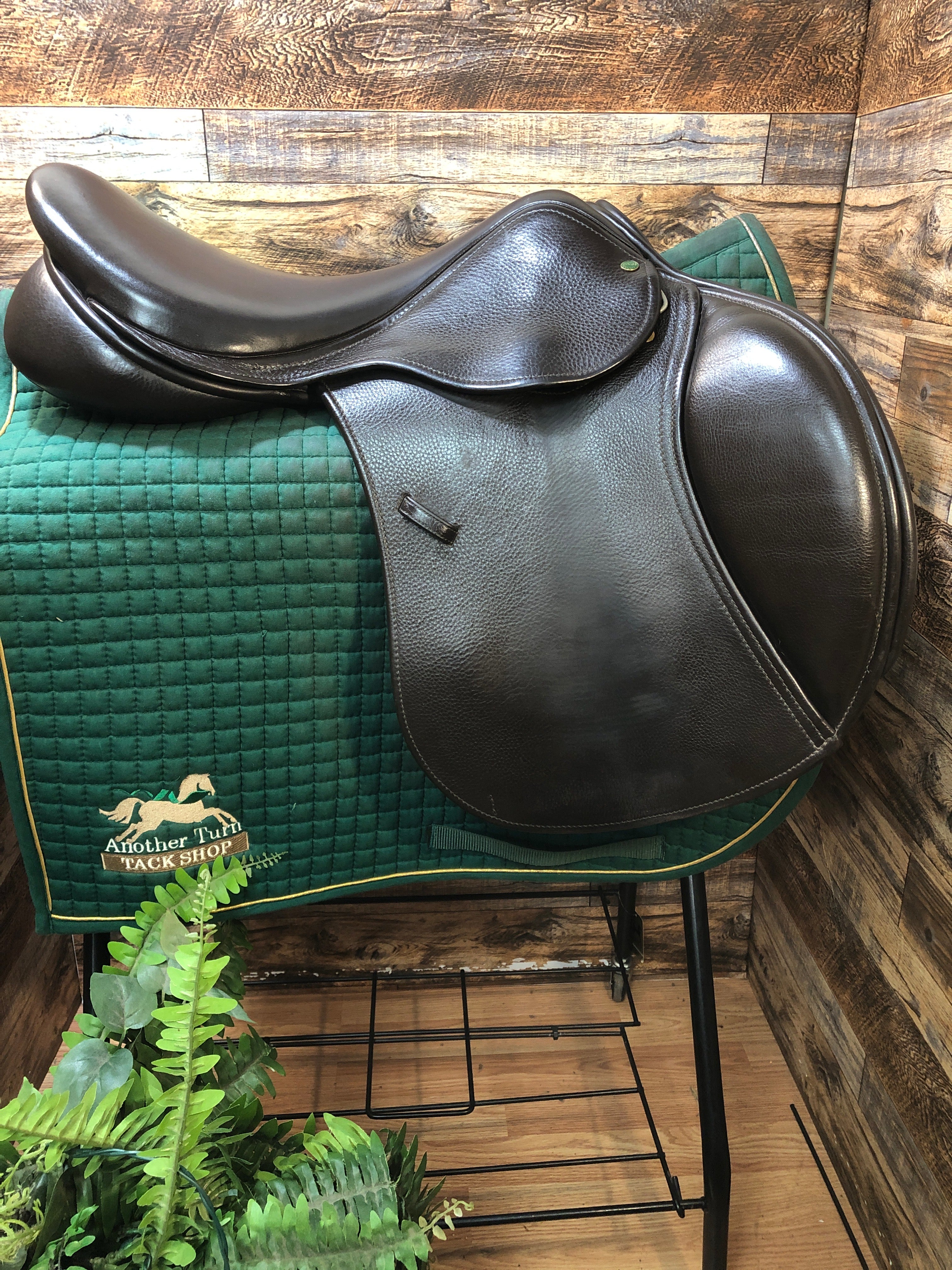 17.5" County Sensation ME Close Contact