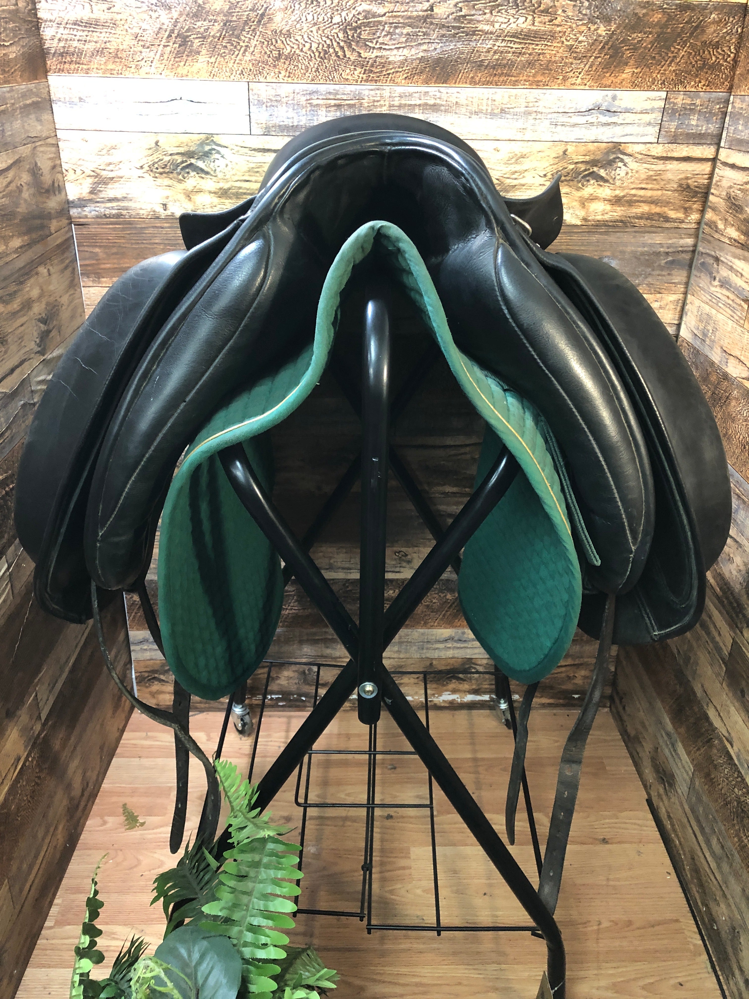 17.5' Hastilow Dressage Saddle 6.5" Tree/ 17.5 Flap