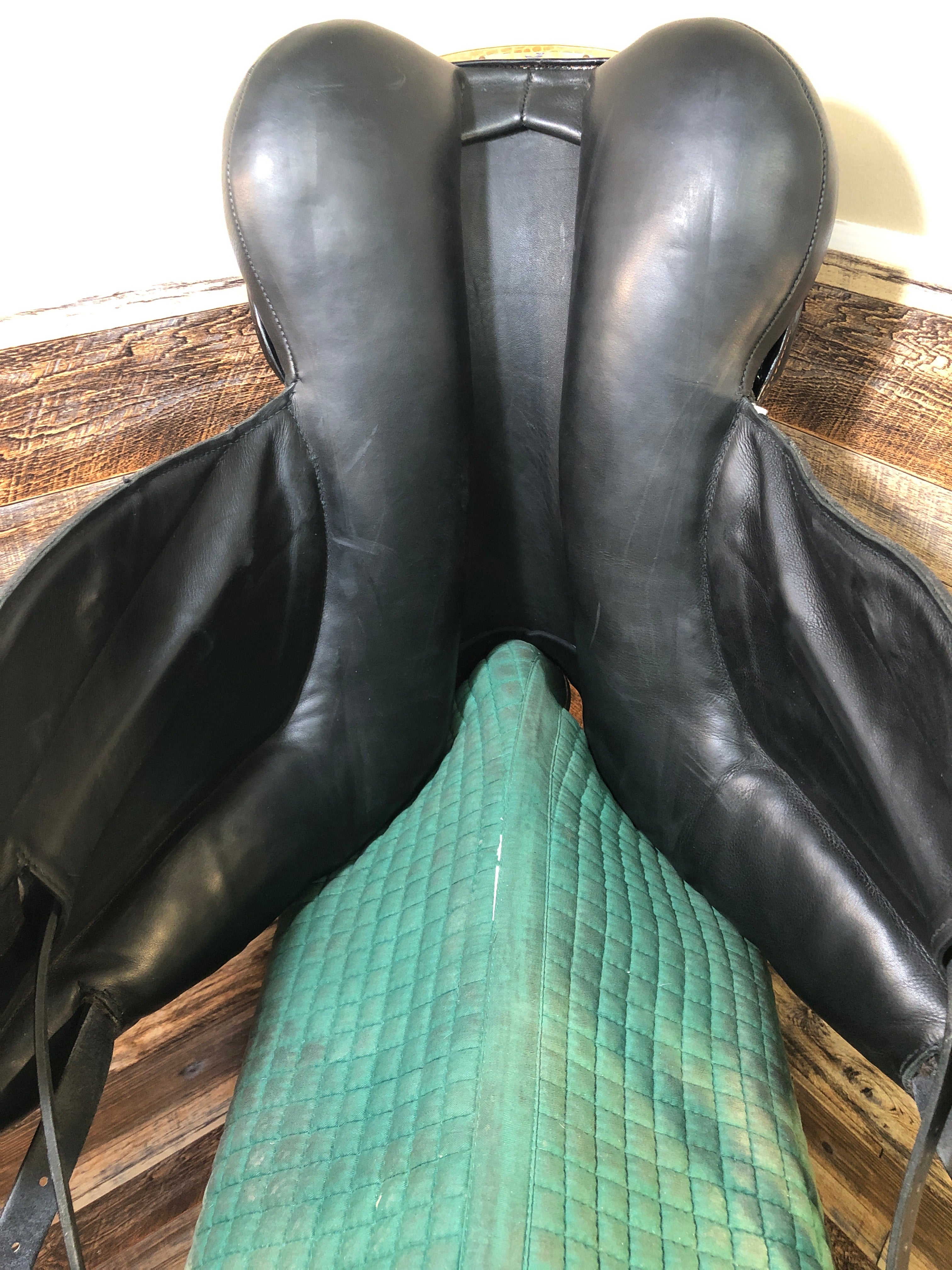 17.5" N2 Vincitore Dressage Saddle