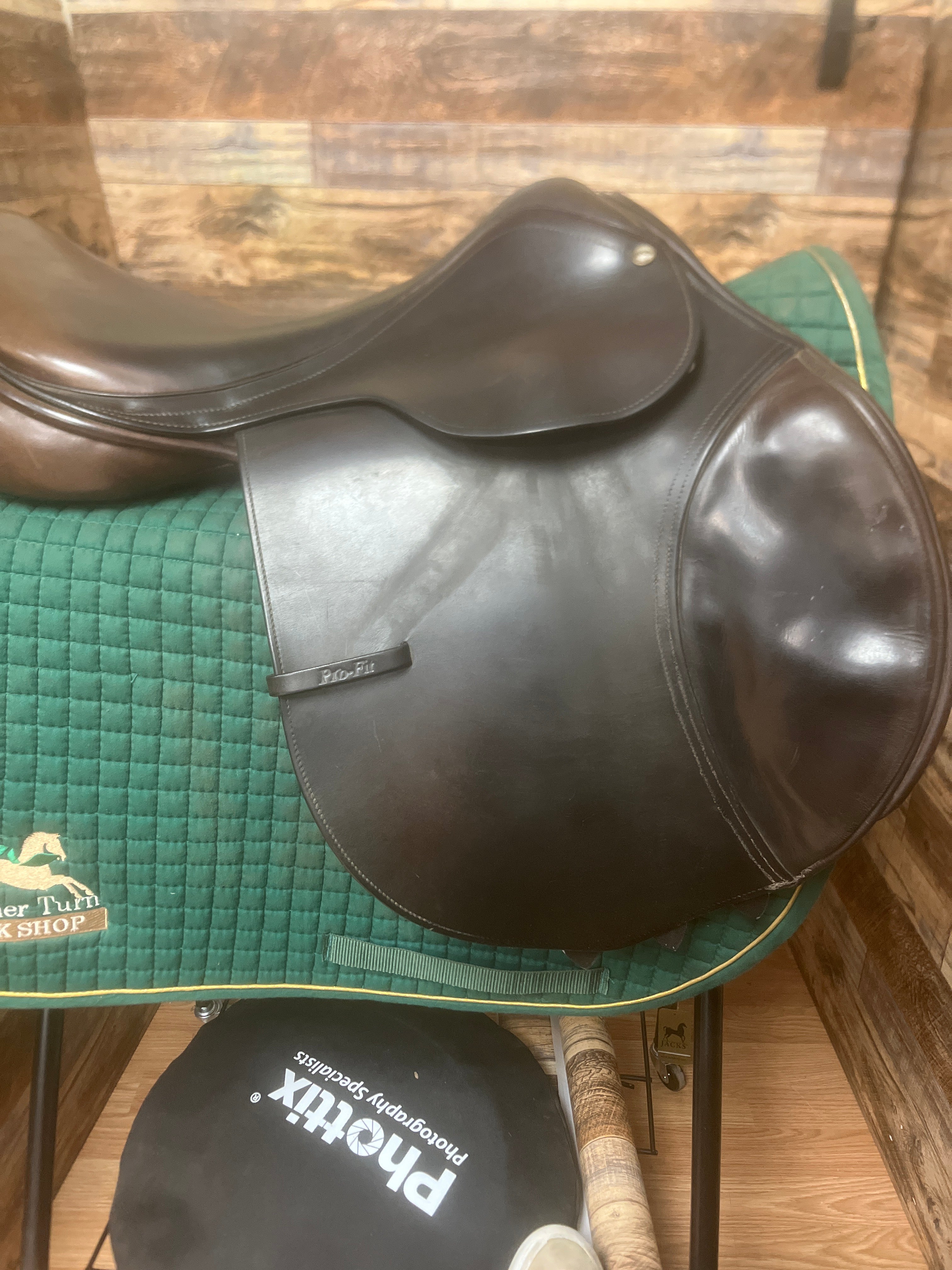 17.5" County Pro Fit CC Saddle 2019