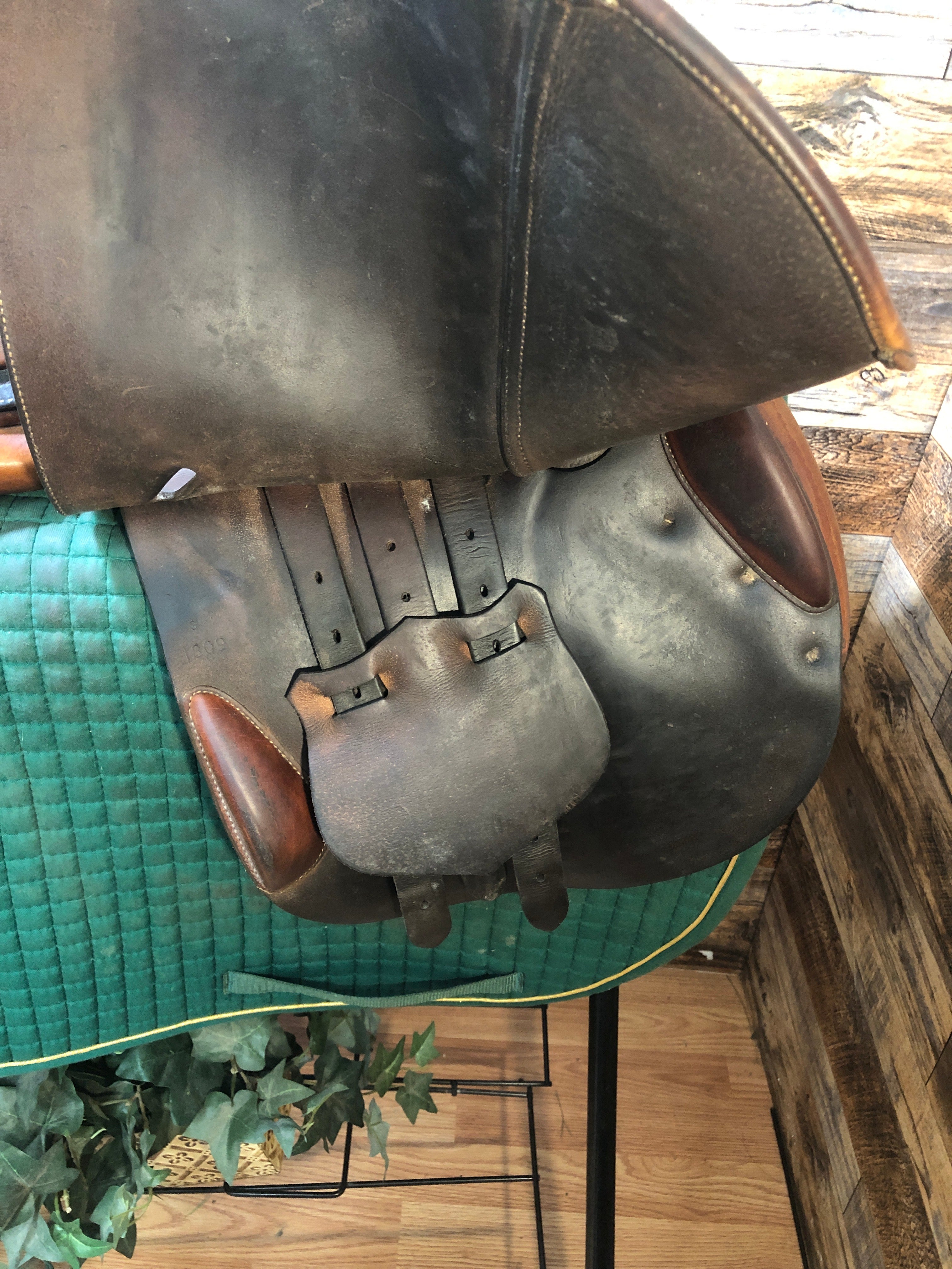 17" Butet Close Contact Saddle