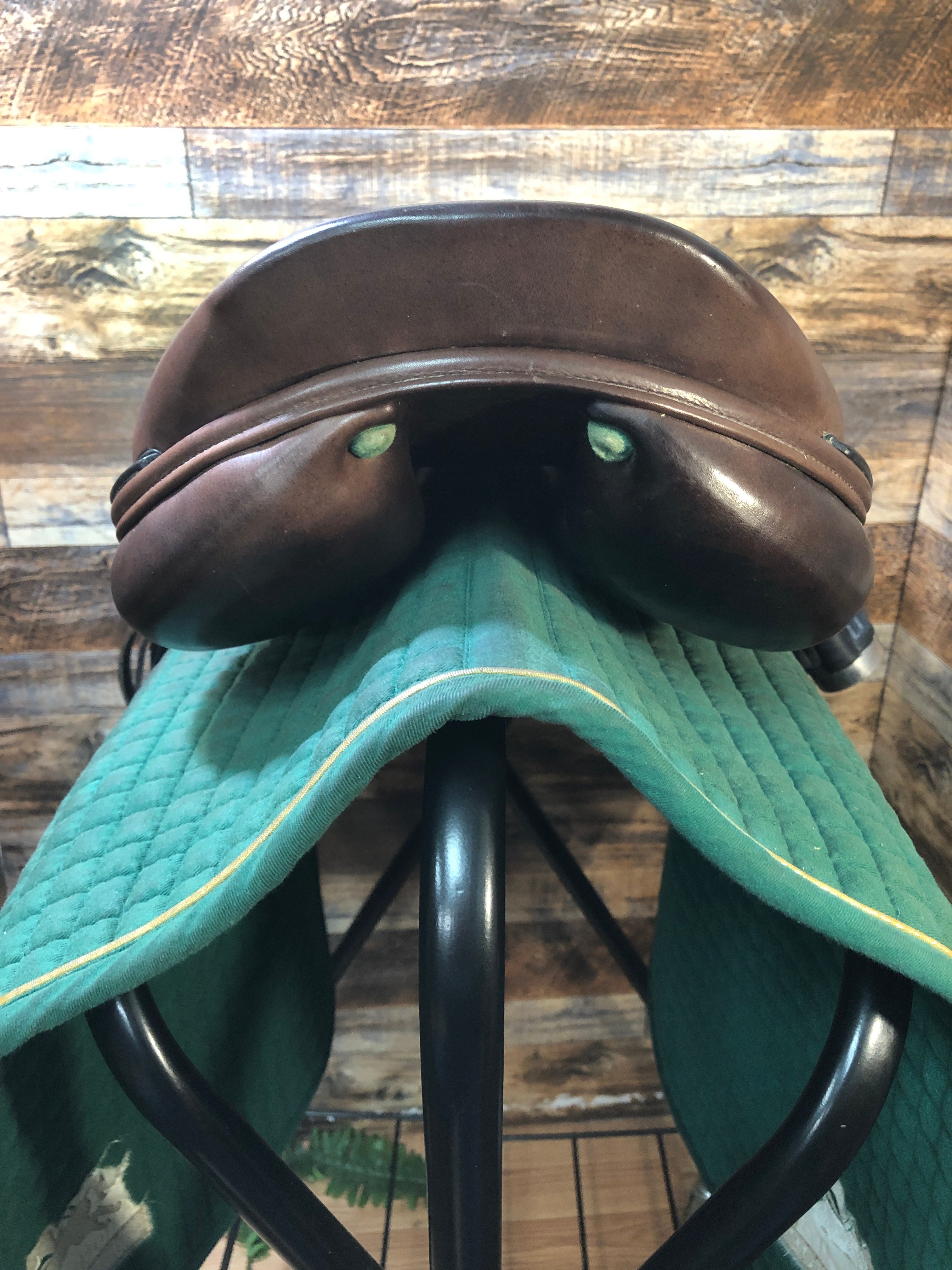 18" Vega Jump Saddle 5"Tree/13" Flap