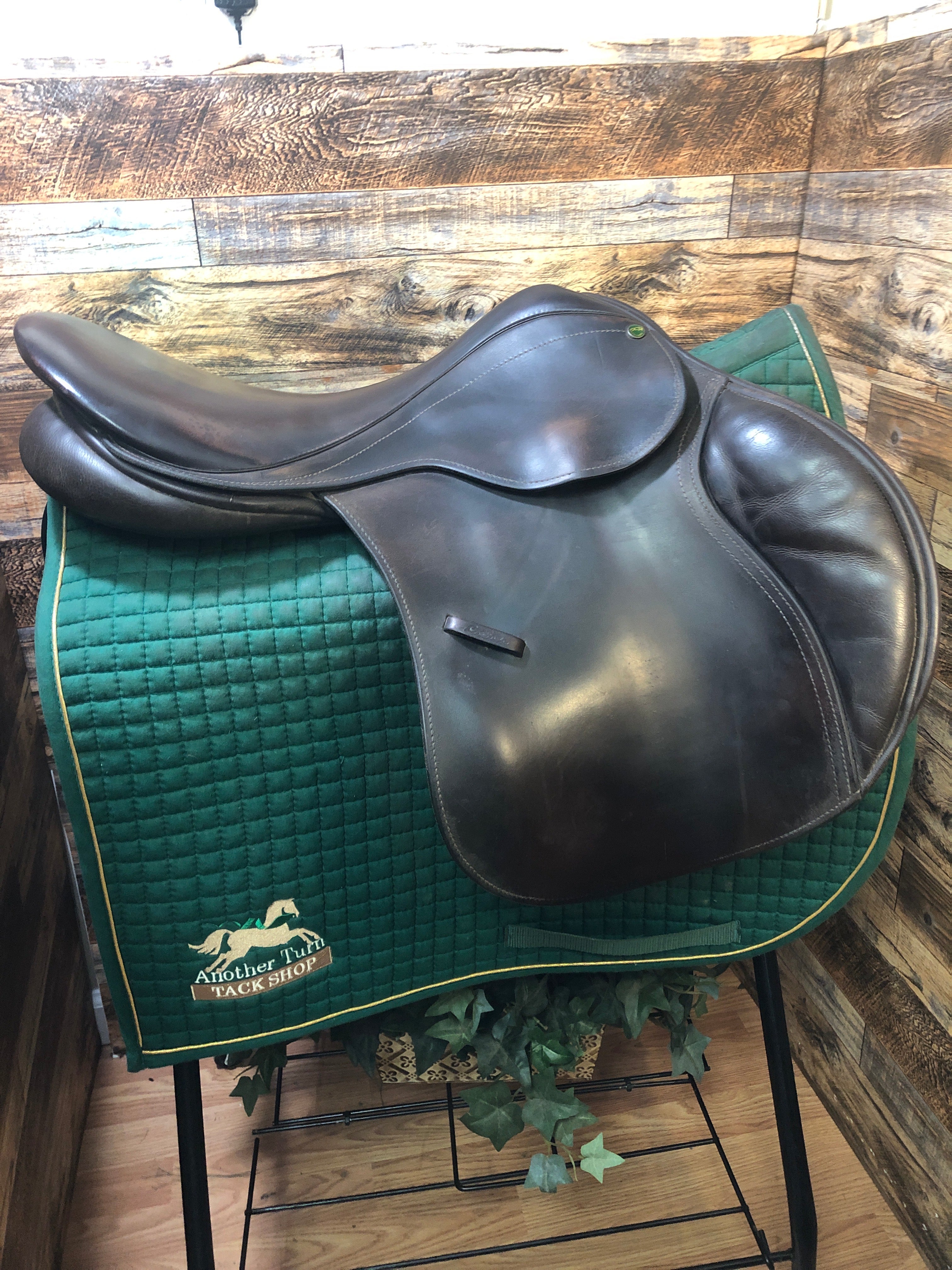 18" County Conquest Jump Saddle