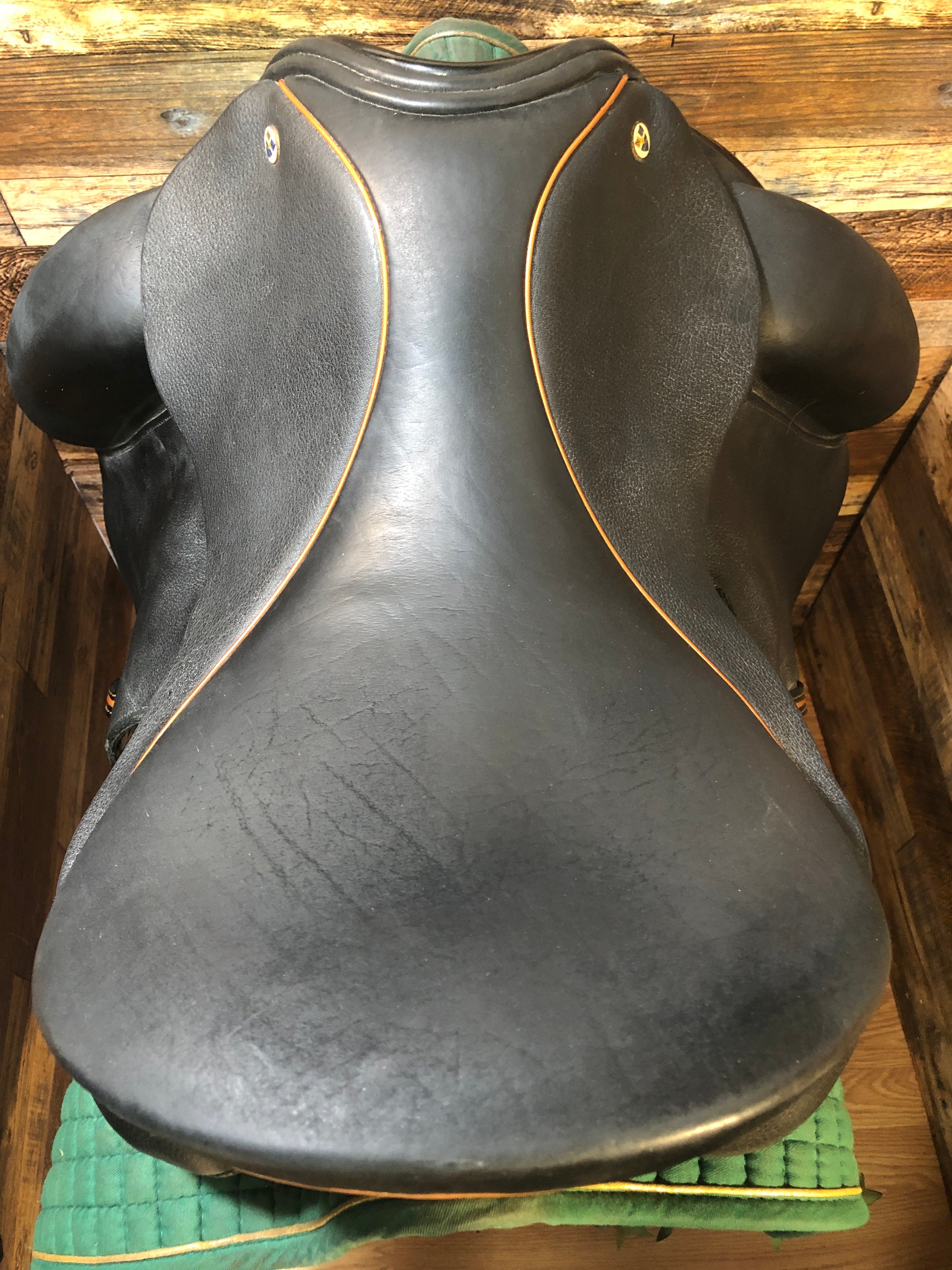 17.5" N2 Vincitore Dressage Saddle