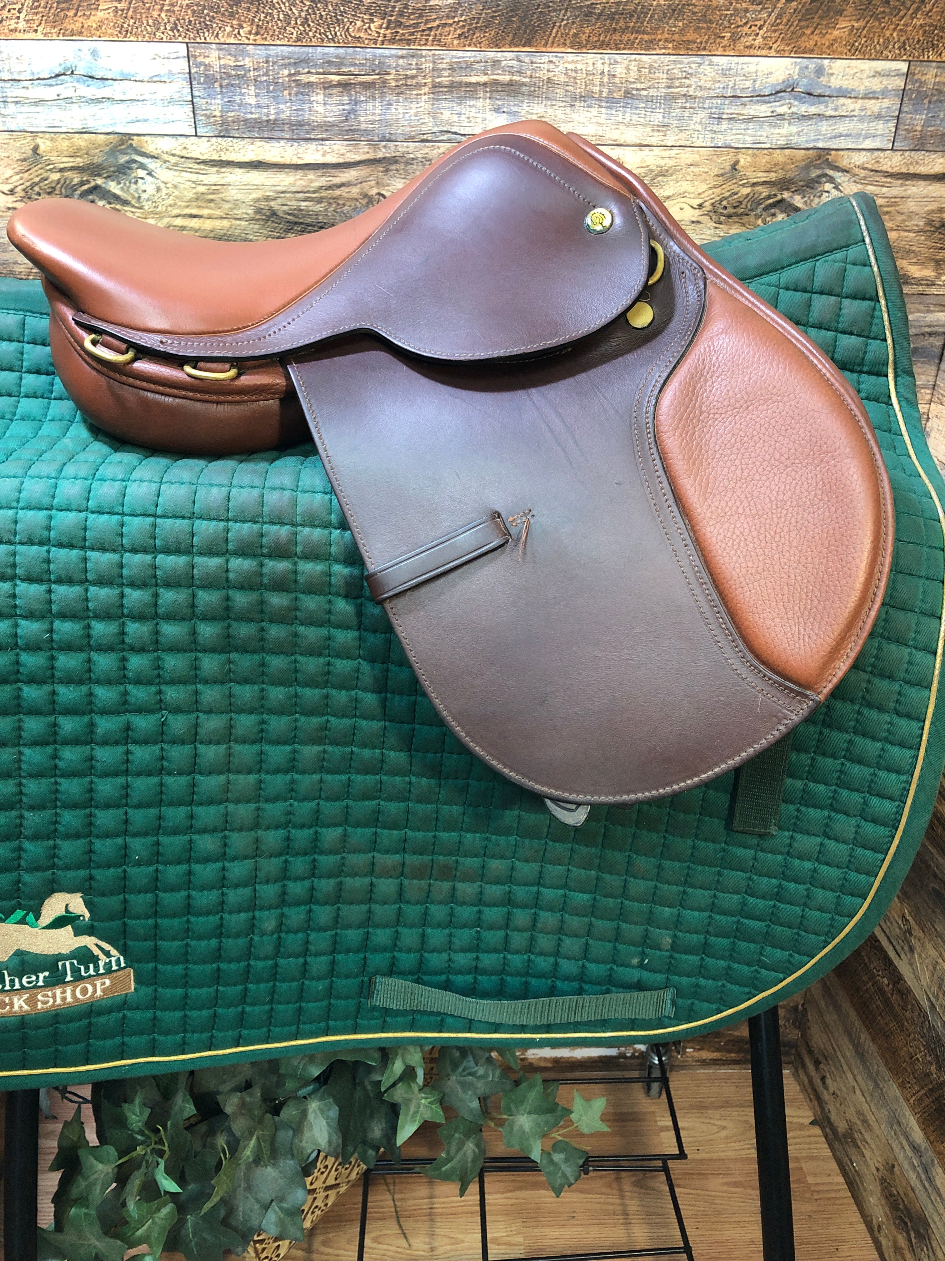 13" Knight Ryder Close Contact Saddle