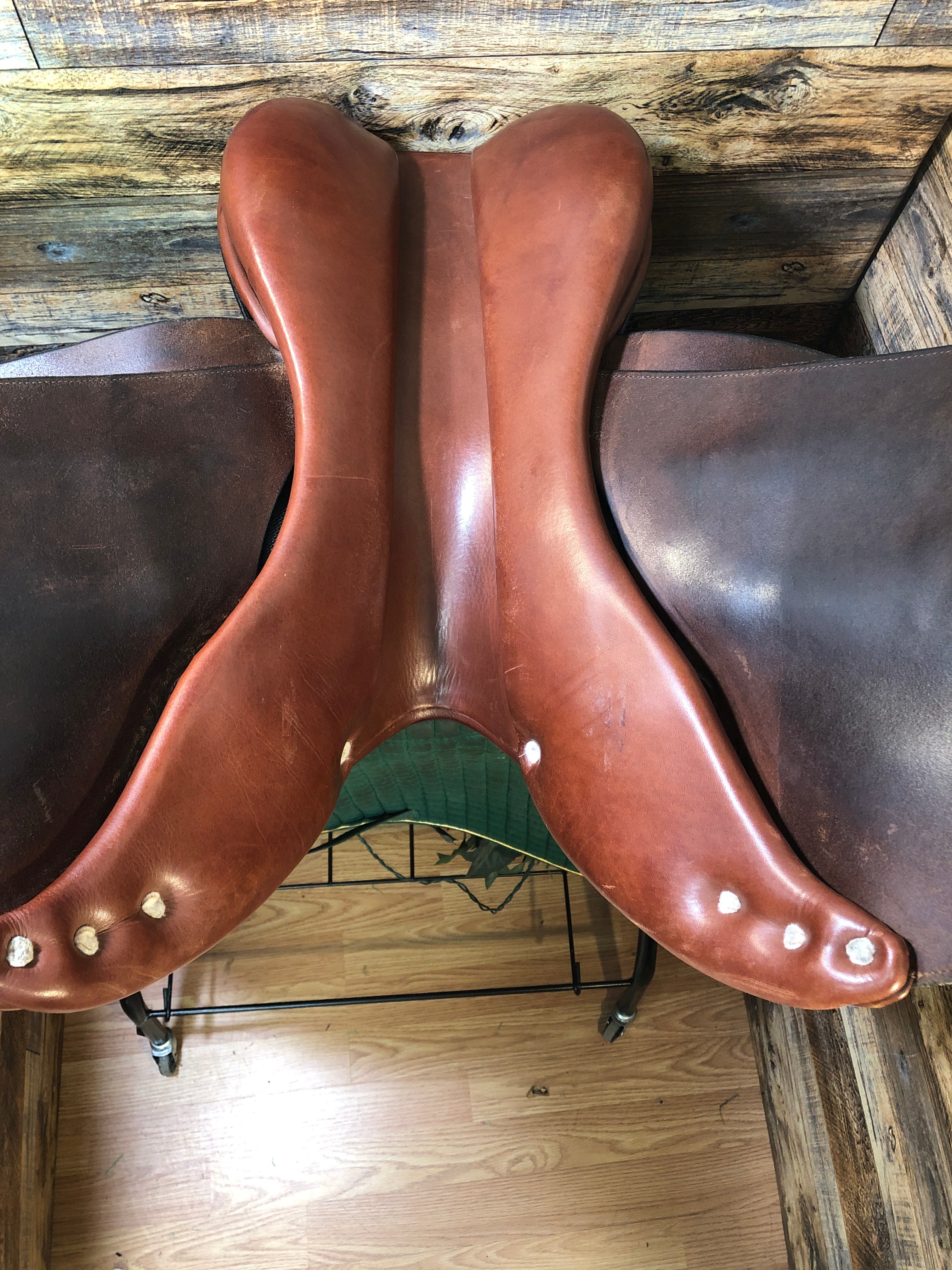 17" Beval "Natural" Close Contact Saddle