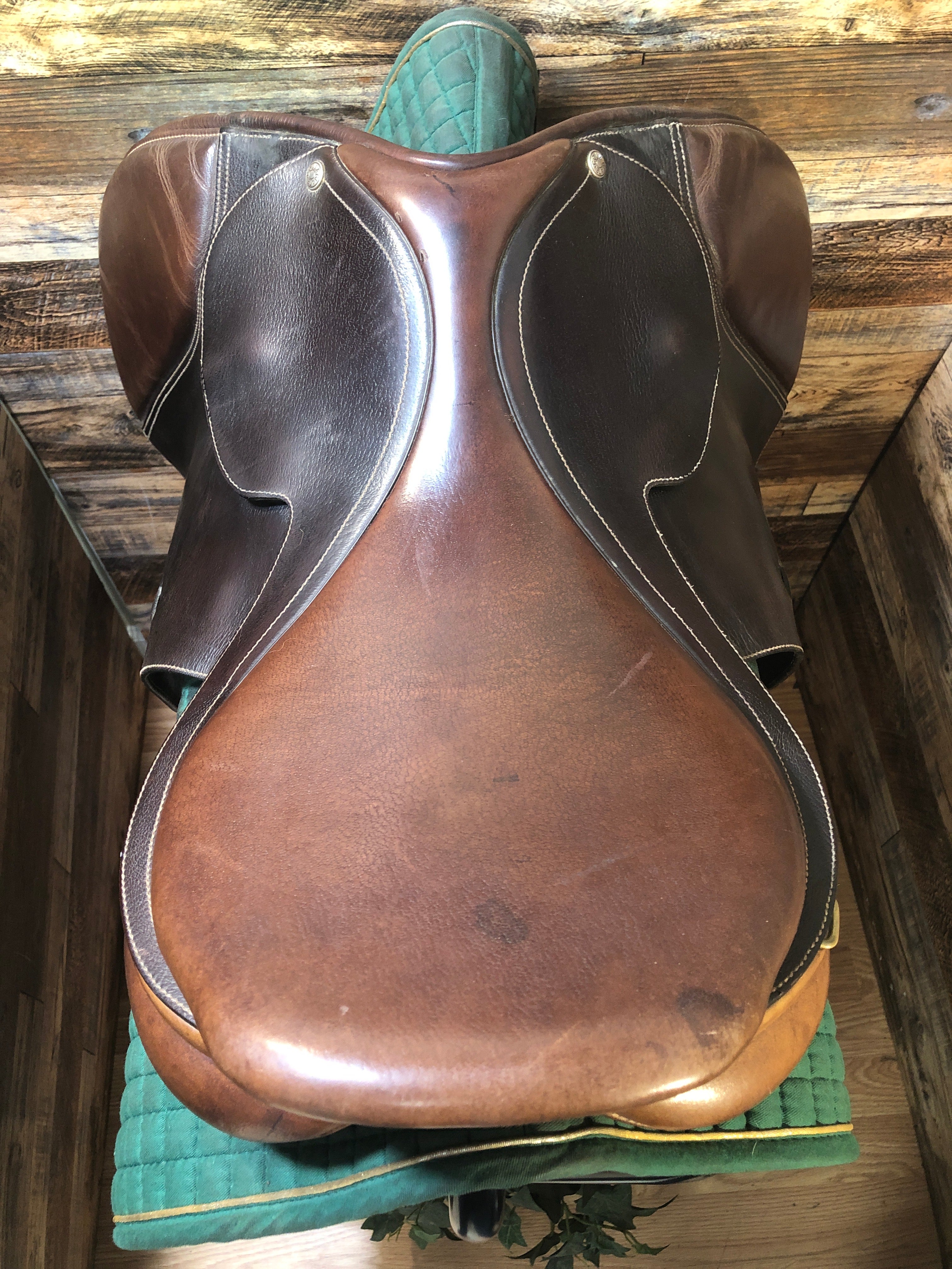 17.5" Collegiate Close Contact Saddle