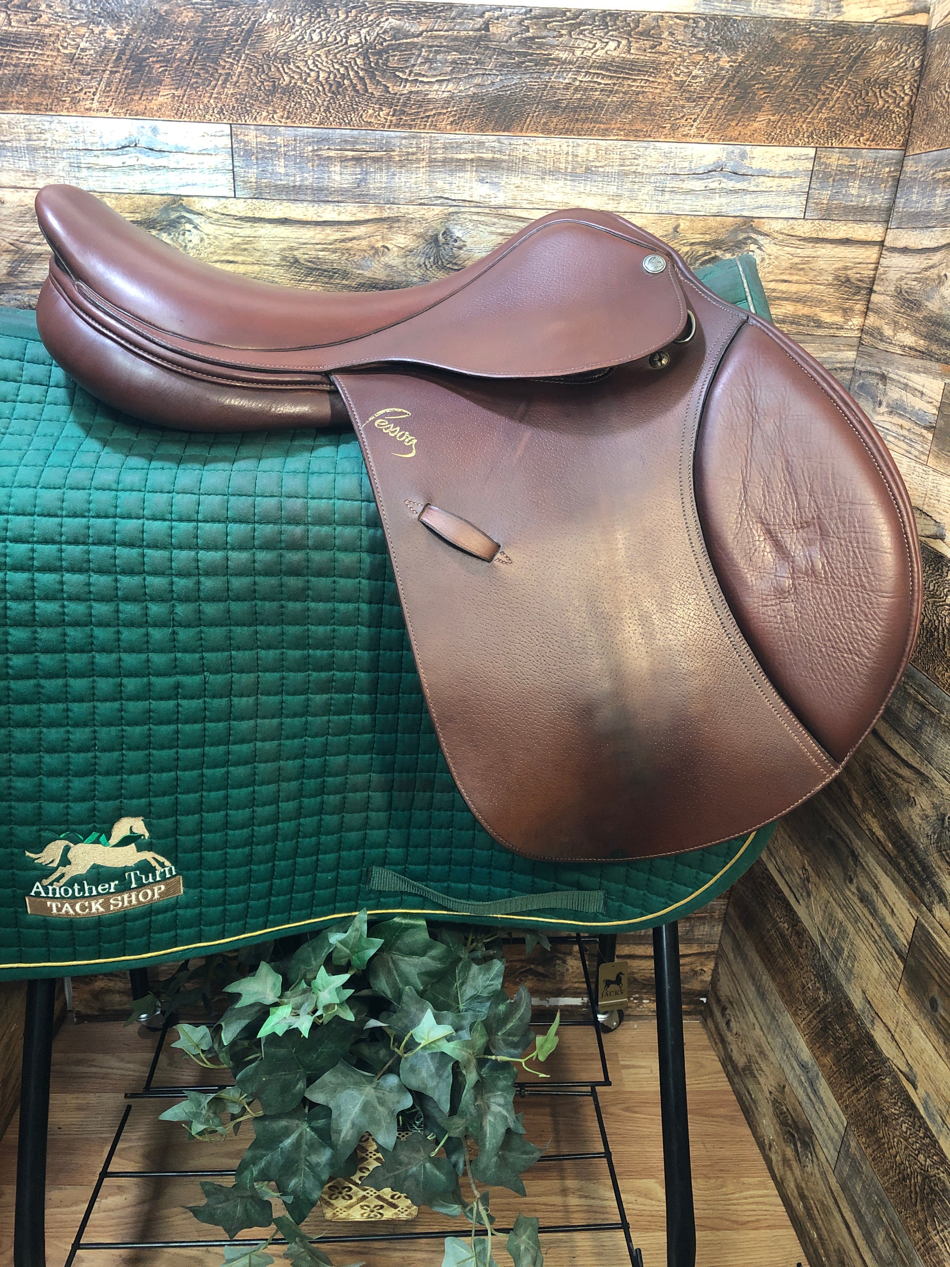 17.5" Pessoa AMO Close Contact Saddle