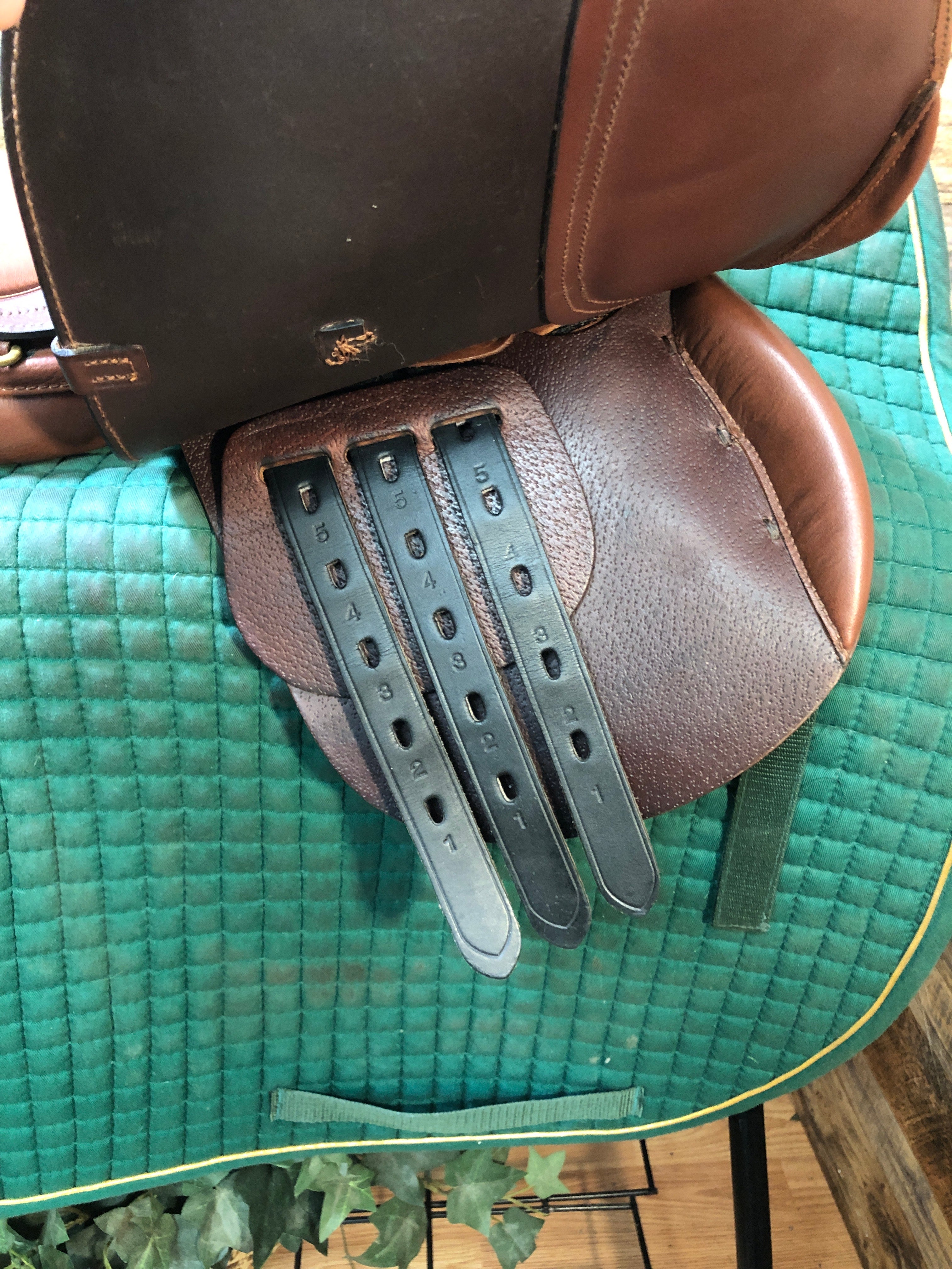13" Knight Ryder Close Contact Saddle