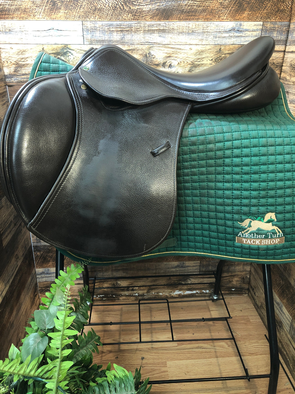 17.5" County Sensation ME Close Contact