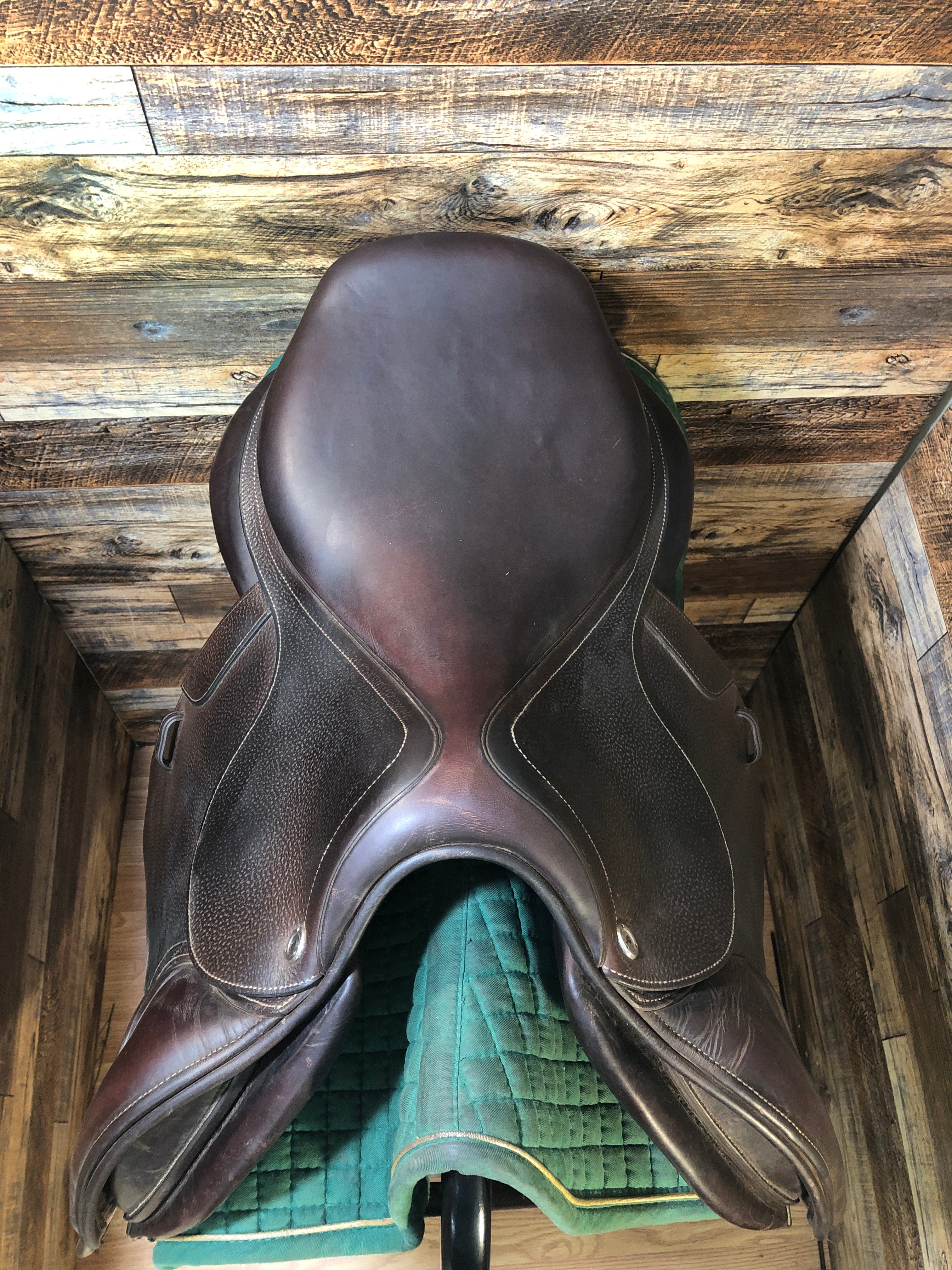 17.5" CWD SE03 2020 Close Contact Saddle