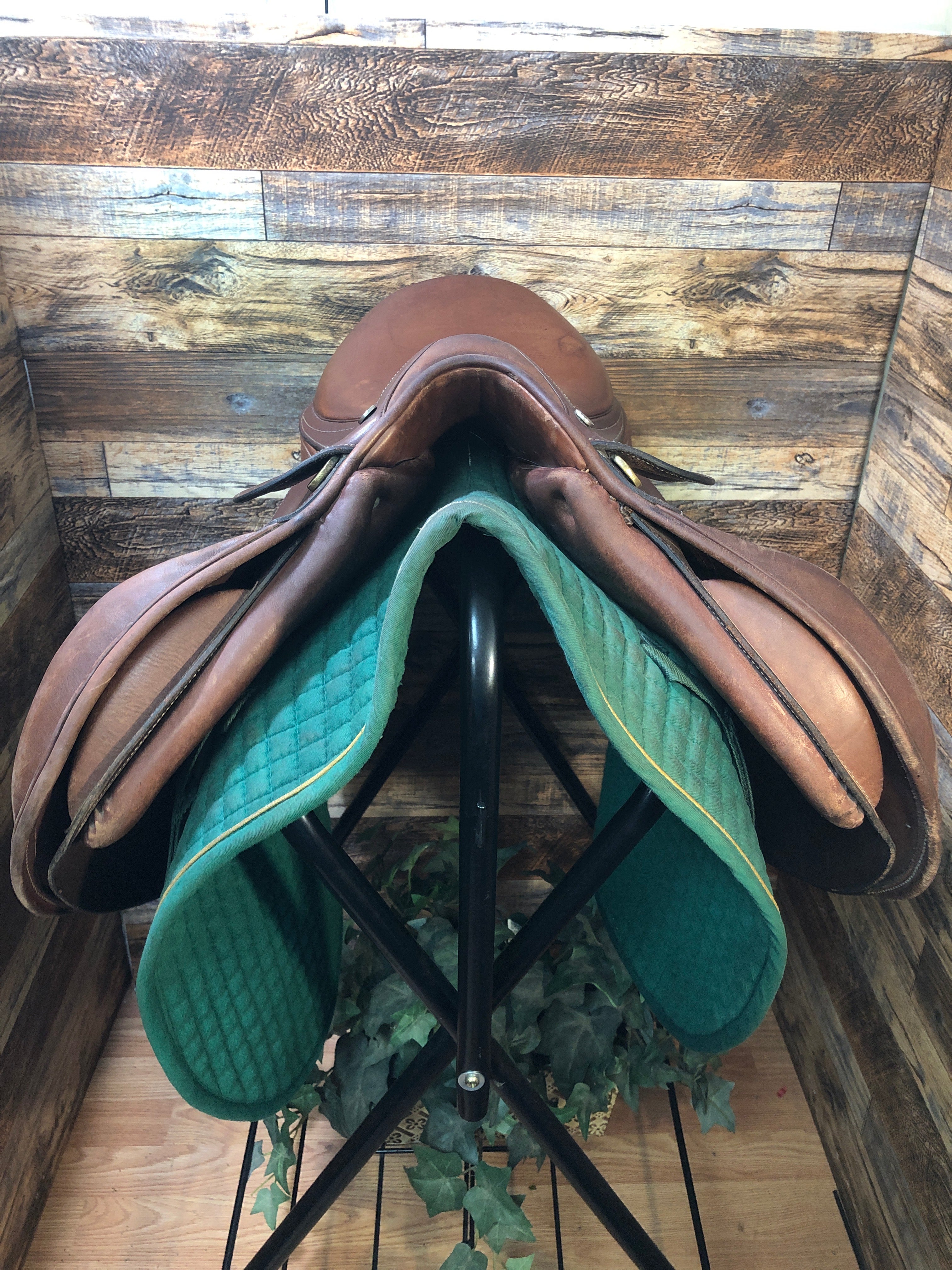 16.5" Dover Circuit Close Contact Saddle